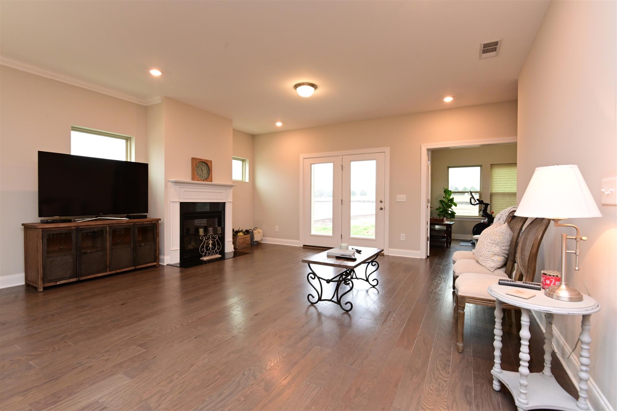 1028 Fenner Ln Property Photo 3