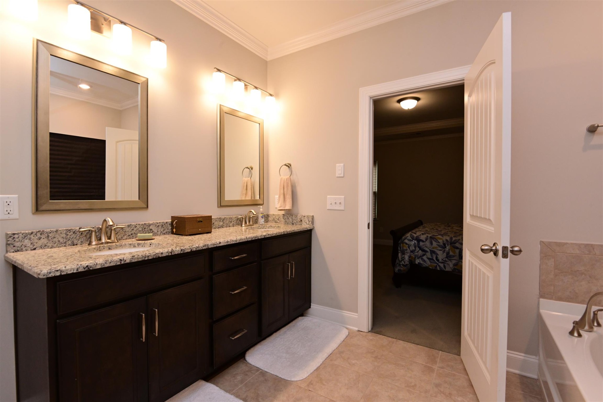 1028 Fenner Ln Property Photo 13