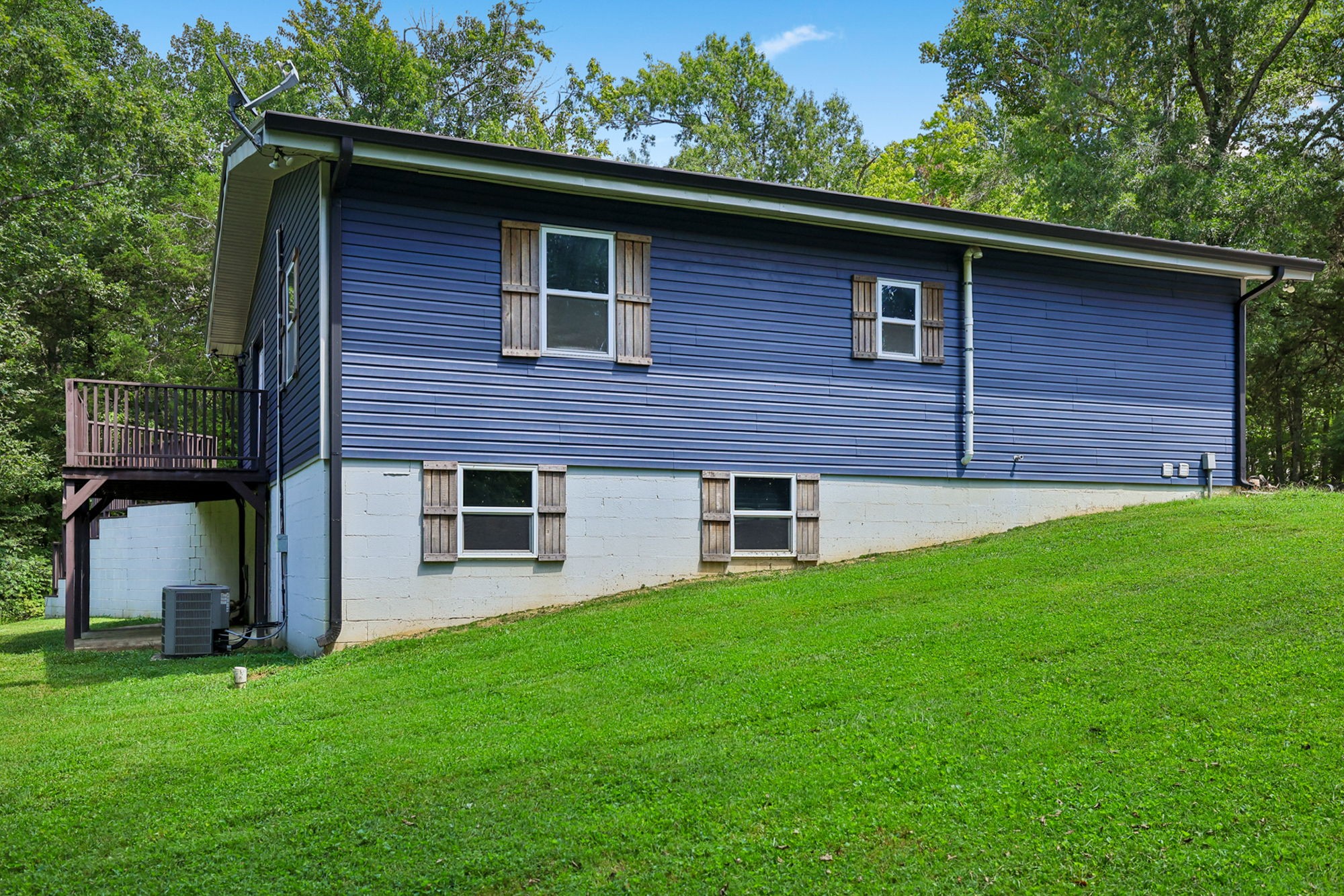 432 Parker Ln Property Photo 1
