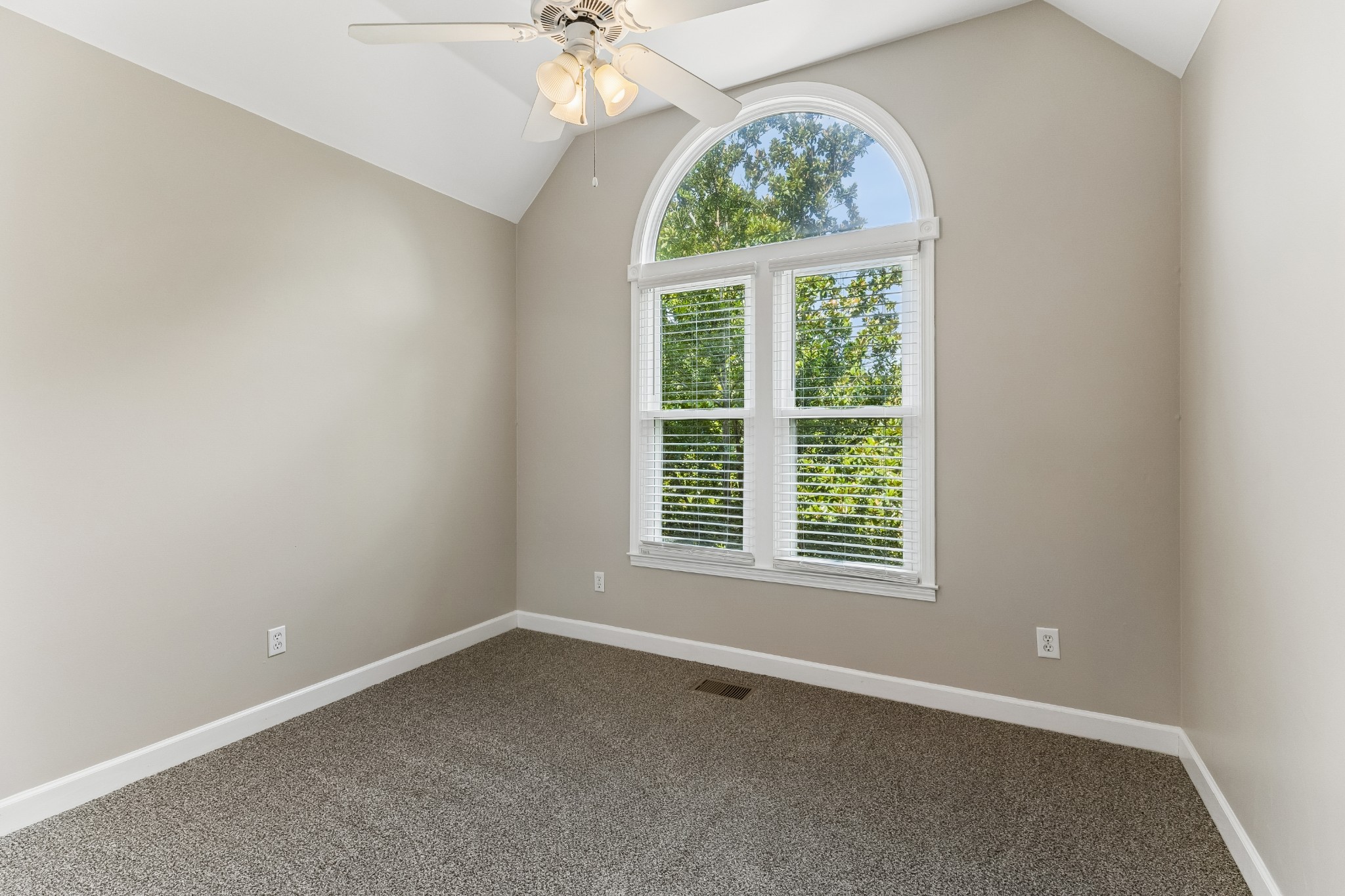 5301 Mast Pt Property Photo 19