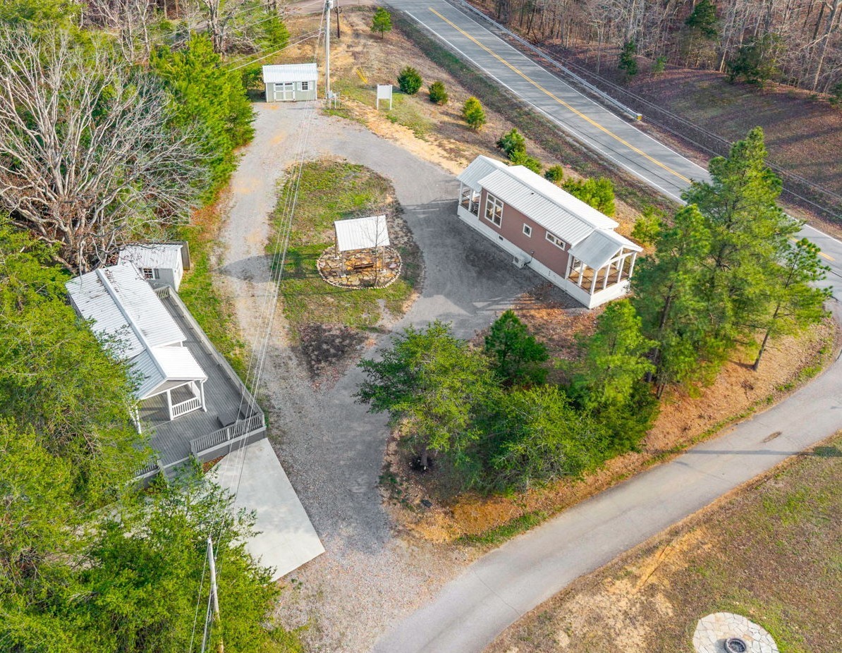 102 Thomas Rd Property Photo 6