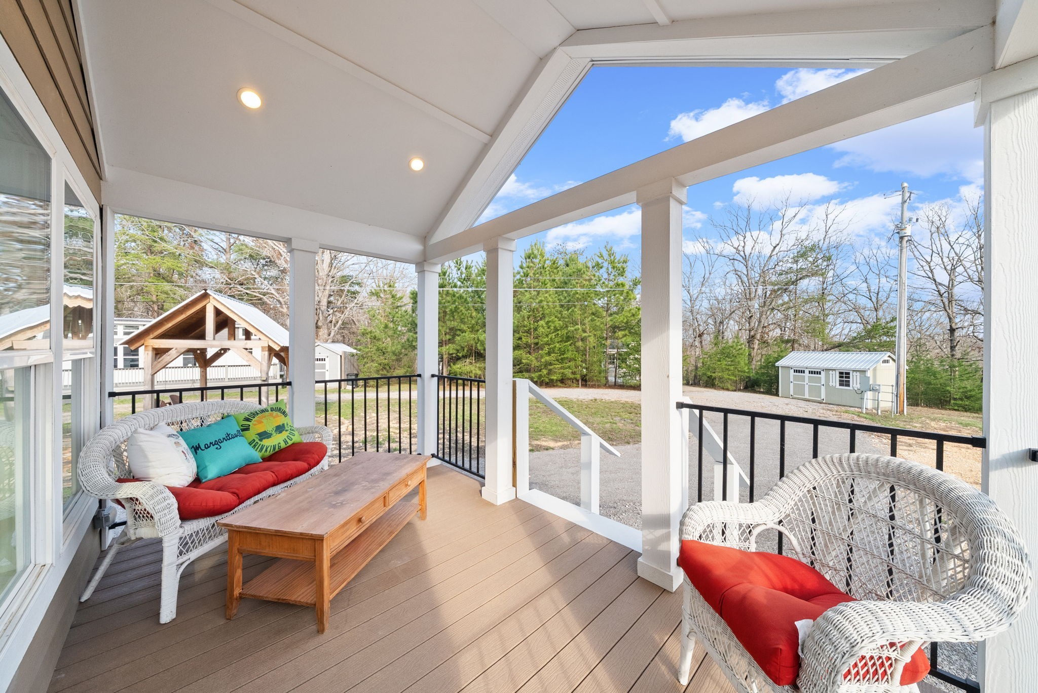 102 Thomas Rd Property Photo 15