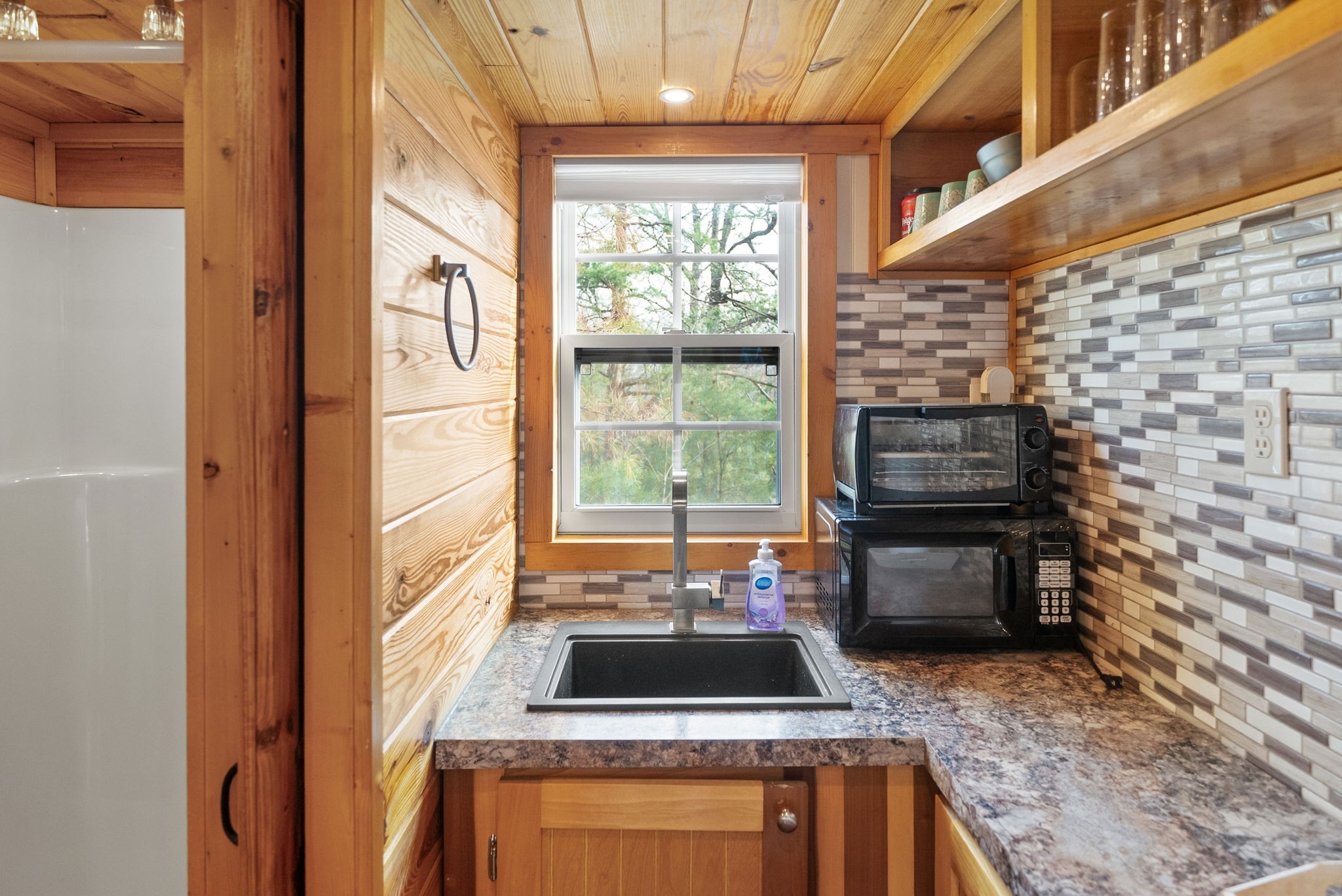 102 Thomas Rd Property Photo 40