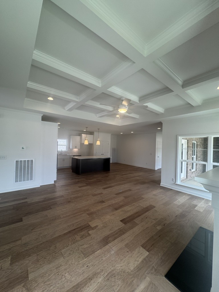 6193 Parkhaven Blvd Property Photo 5