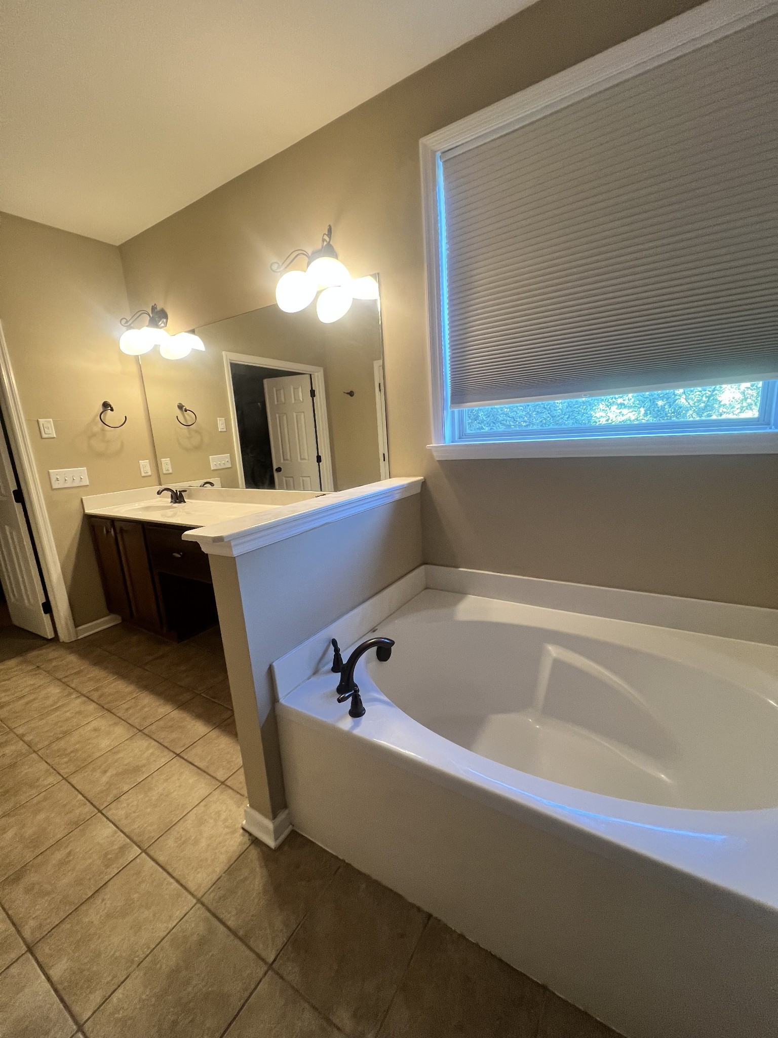 1081 Avery Trace Cir Property Photo 16
