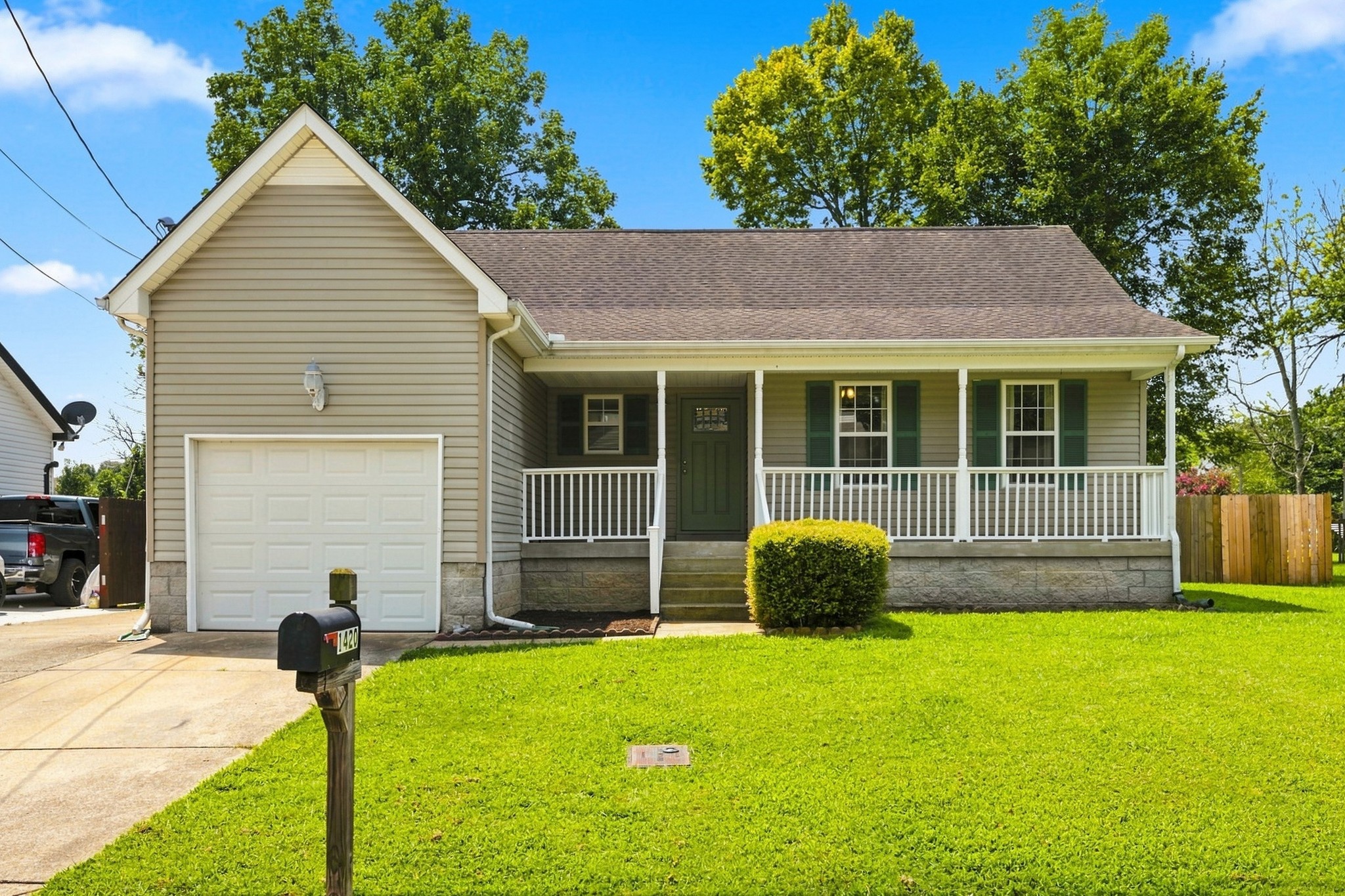 1420 Laurel Oak Dr Property Photo 1