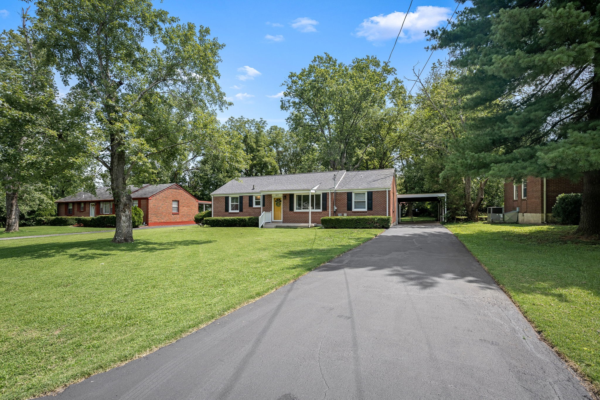 611 Thrush Pl Property Photo 2