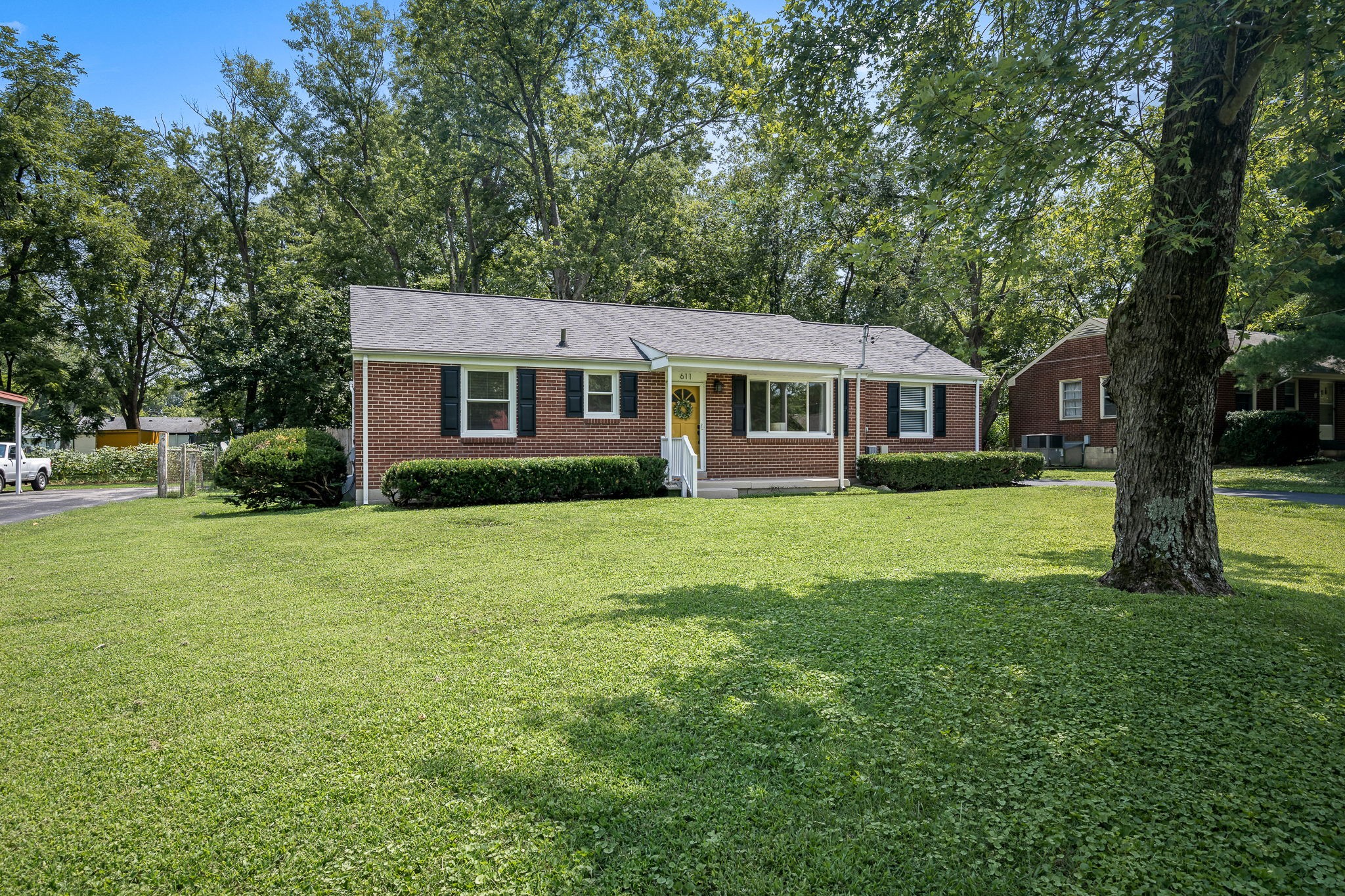 611 Thrush Pl Property Photo 3