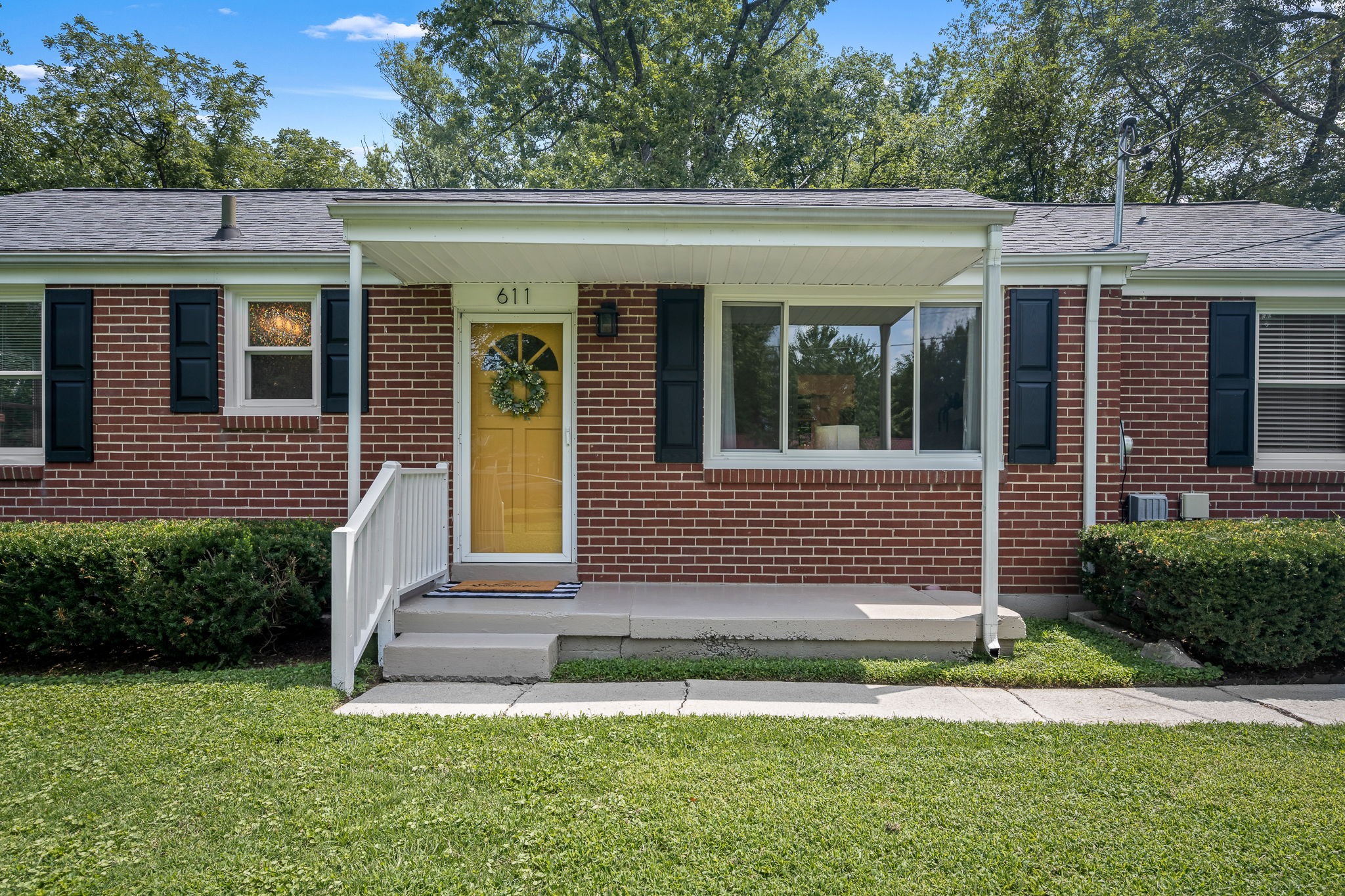 611 Thrush Pl Property Photo 4