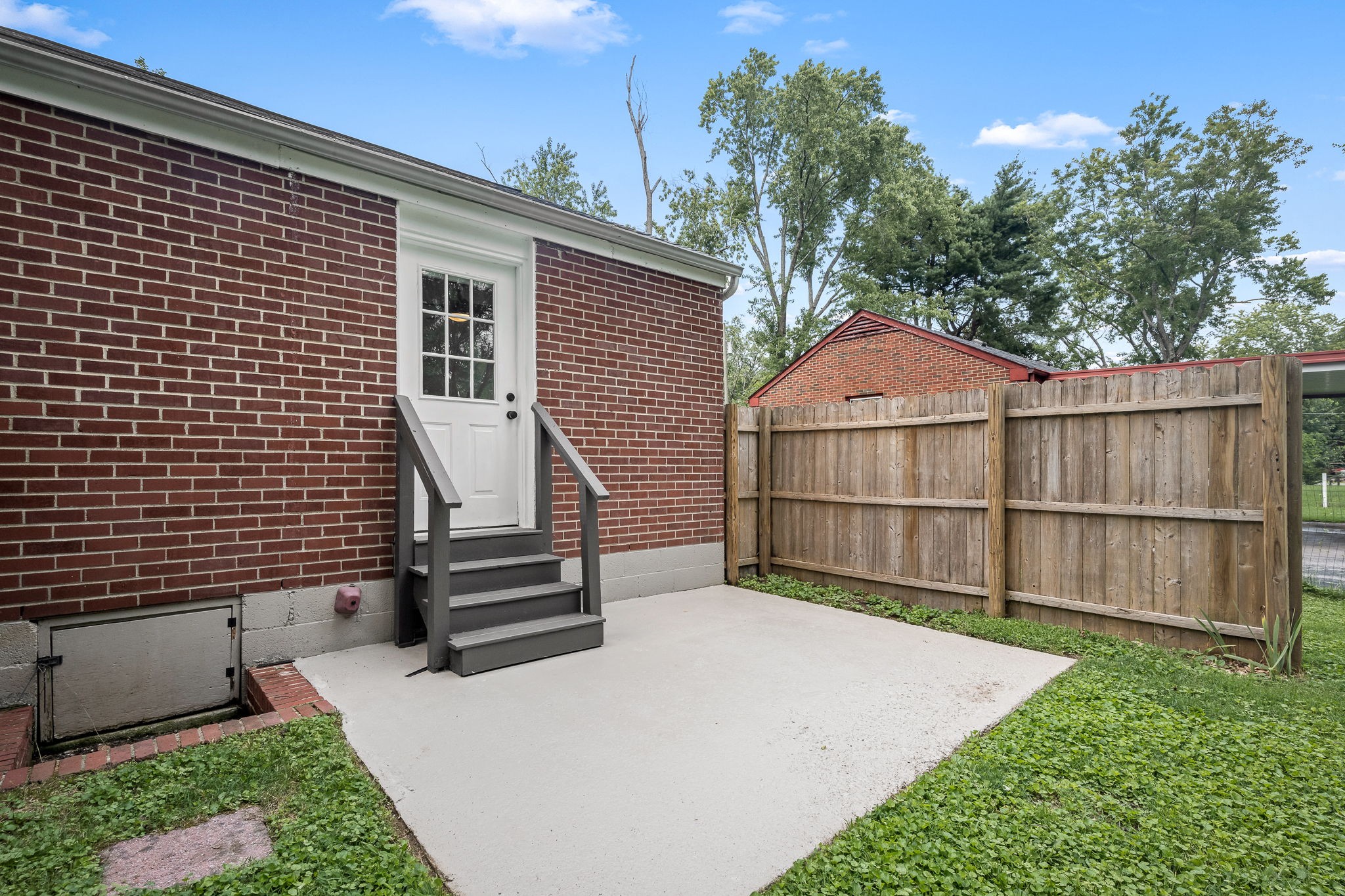 611 Thrush Pl Property Photo 9