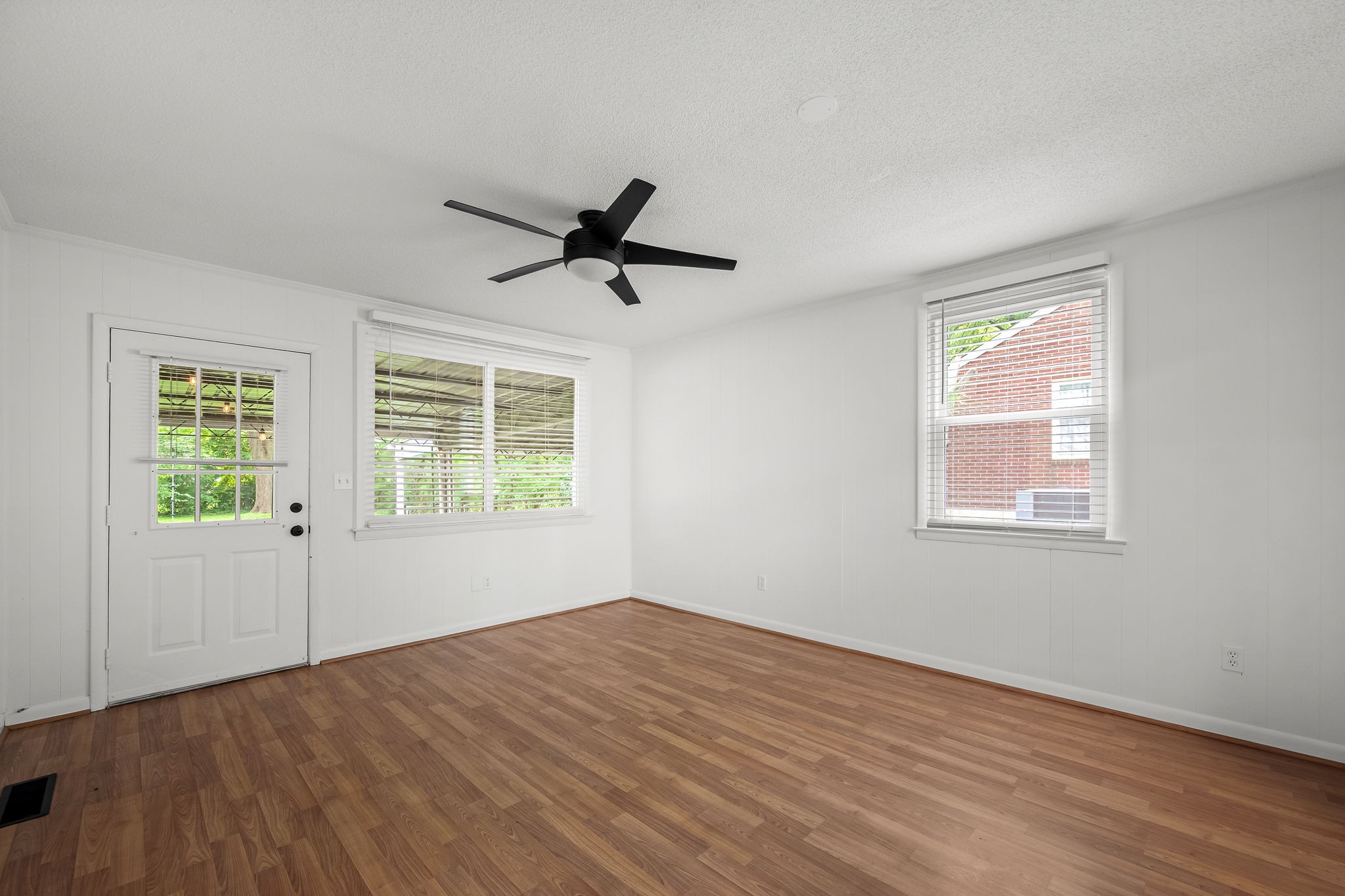 611 Thrush Pl Property Photo 23