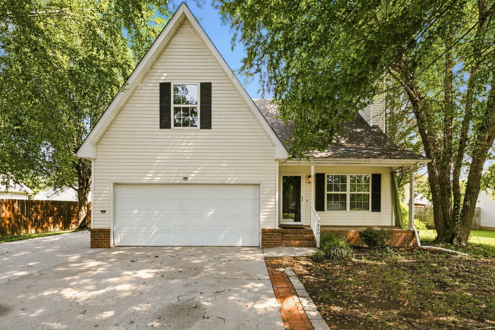 2820 Weybridge Dr