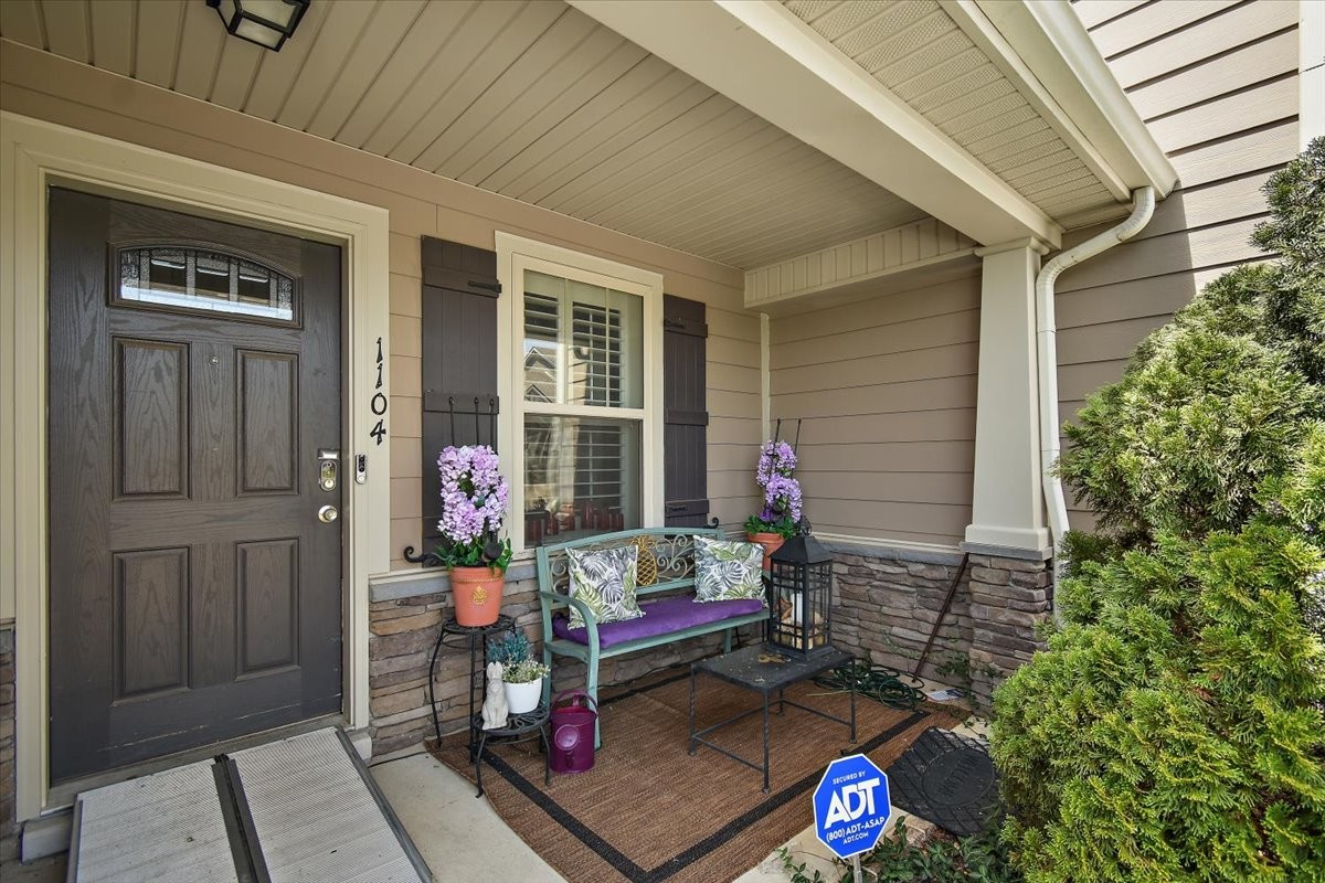 1104 Neeleys Bnd Property Photo 3