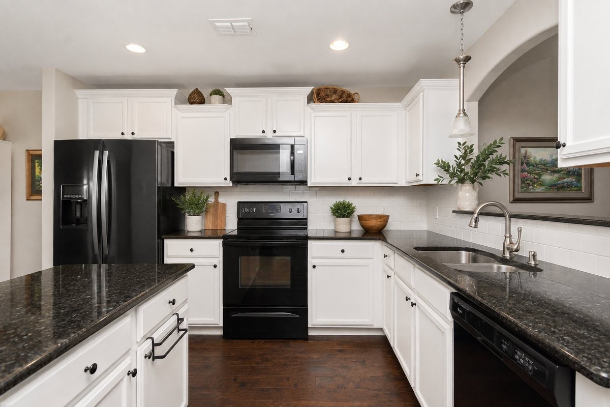 1104 Neeleys Bnd Property Photo 6