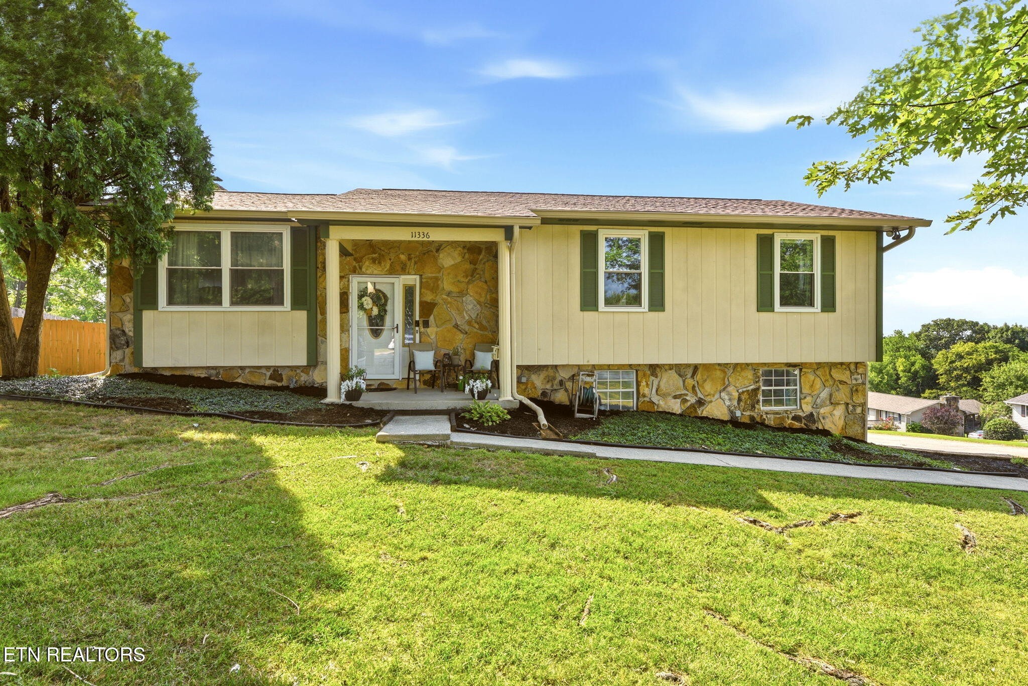 11336 Twin View Drive Property Photo 1