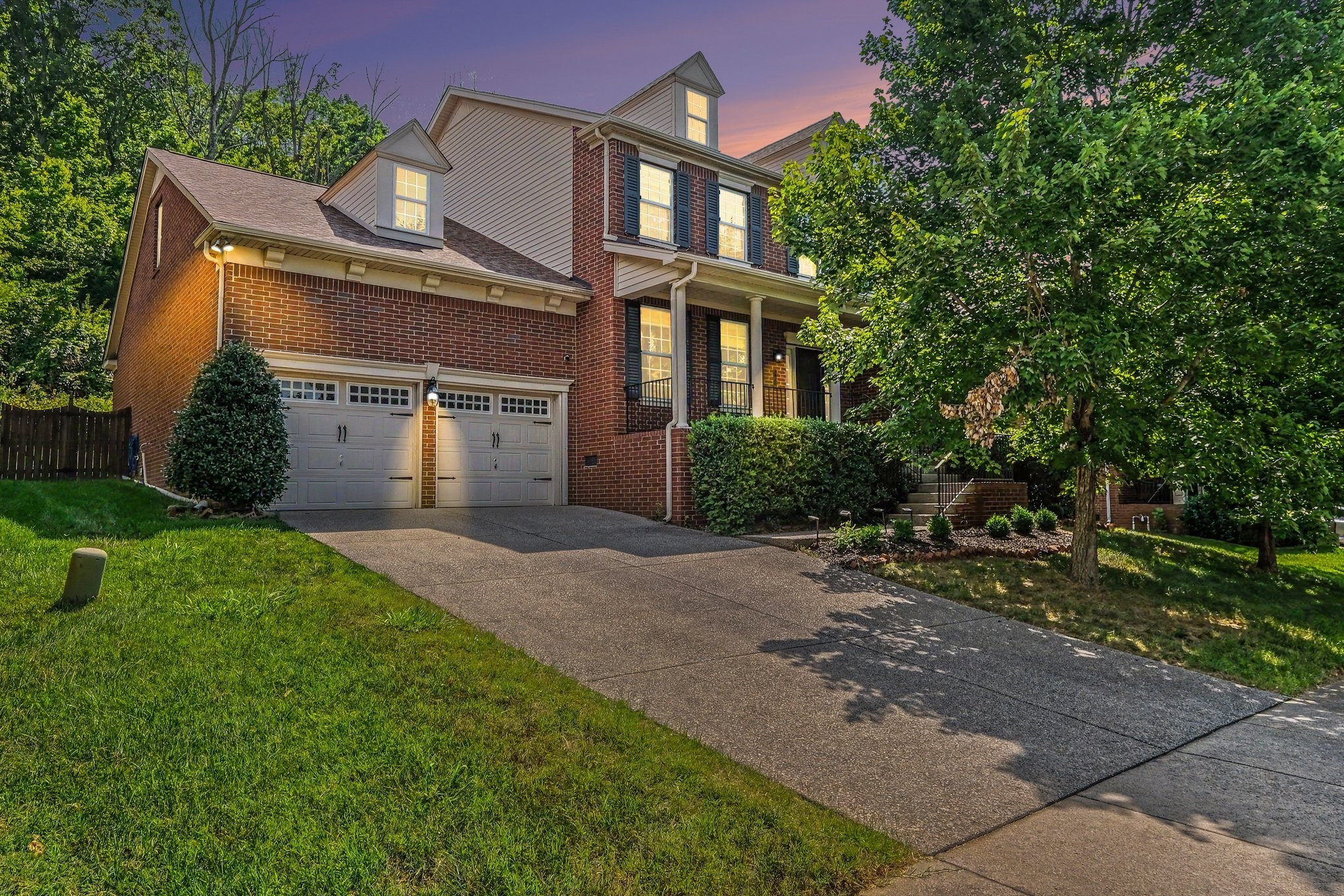 1414 Chantilly Ln Property Photo 1