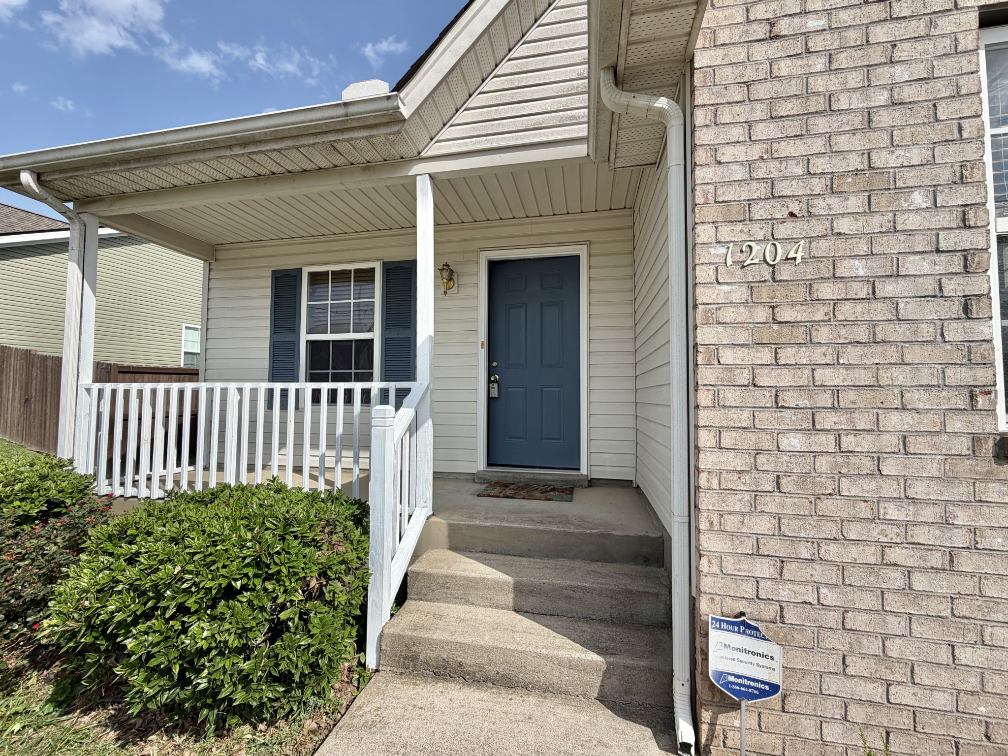 1204 Lakewalk Dr Property Photo 3