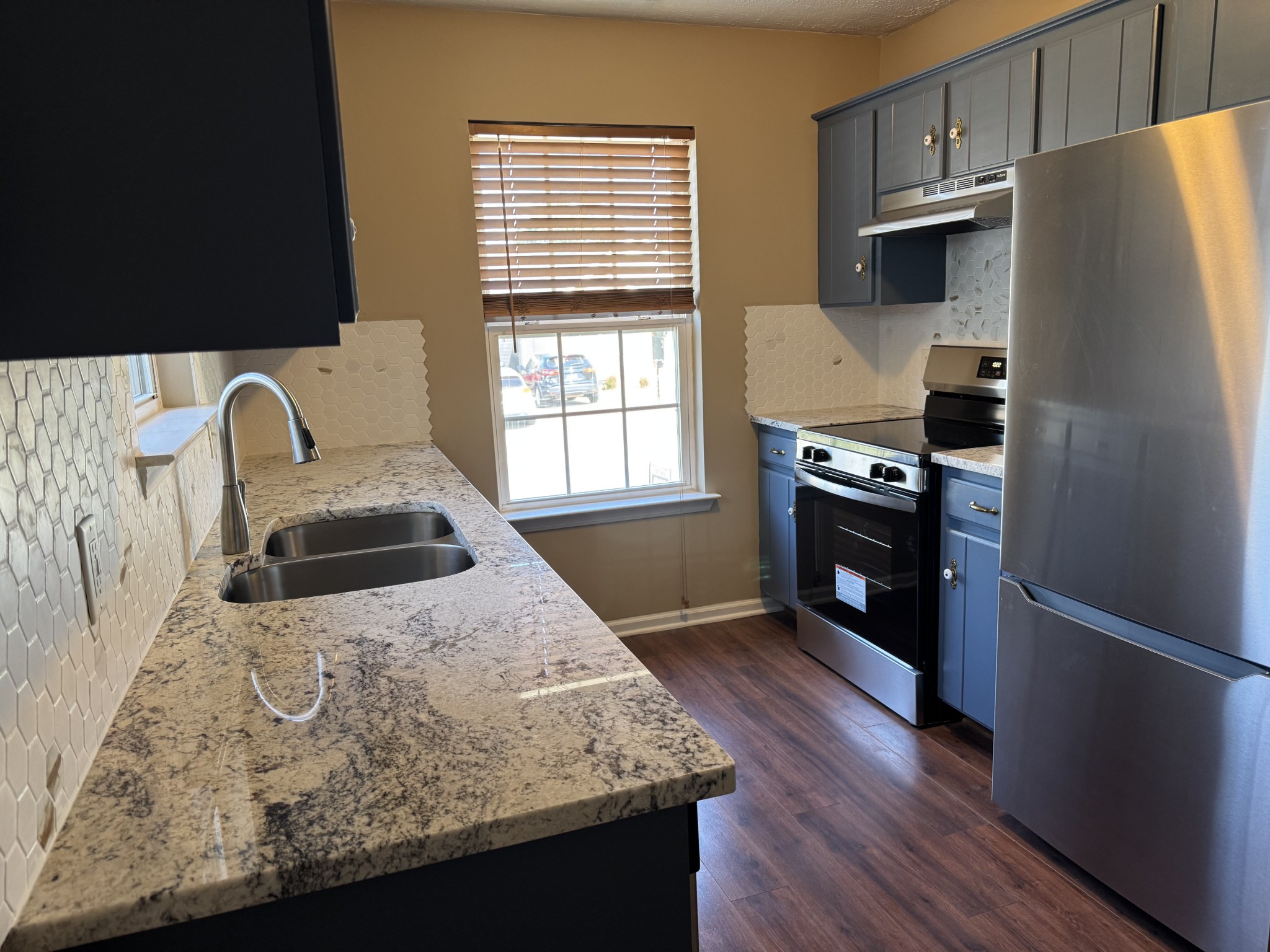 1204 Lakewalk Dr Property Photo 4