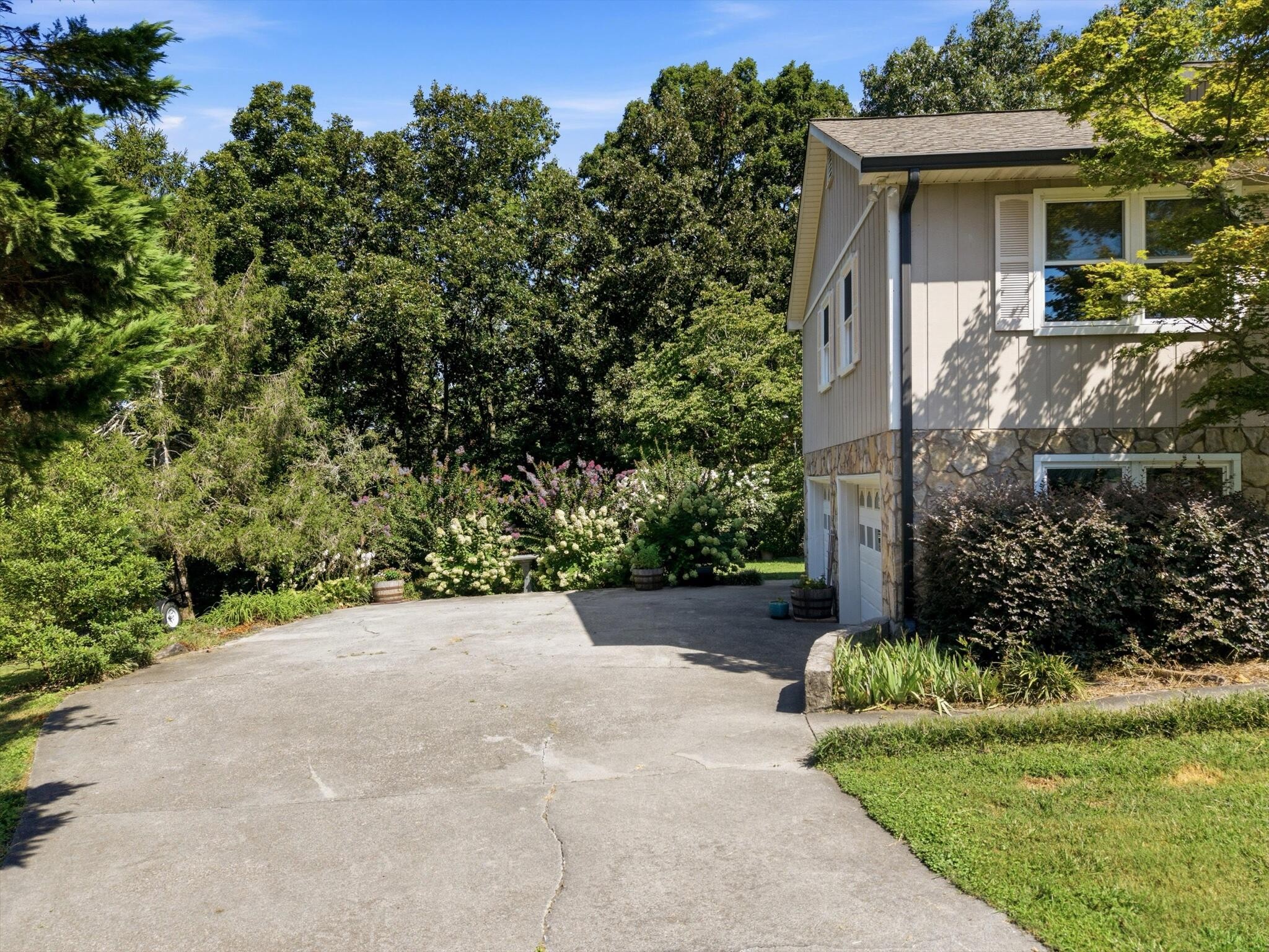 204 Carly Drive Property Photo 2