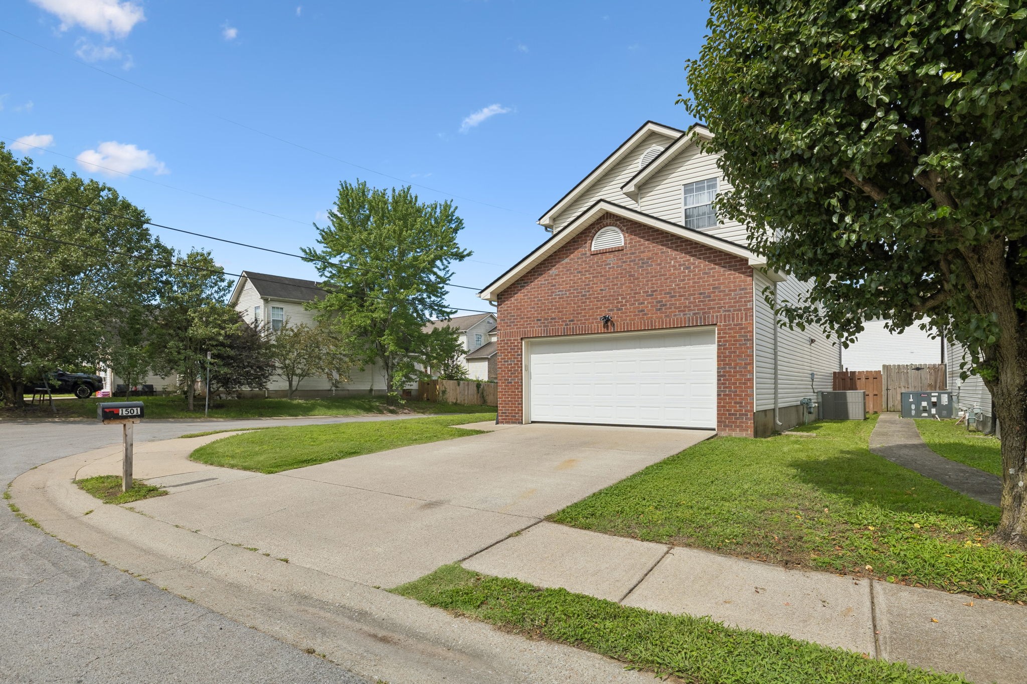 1501 Bell Trace Dr Property Photo 1