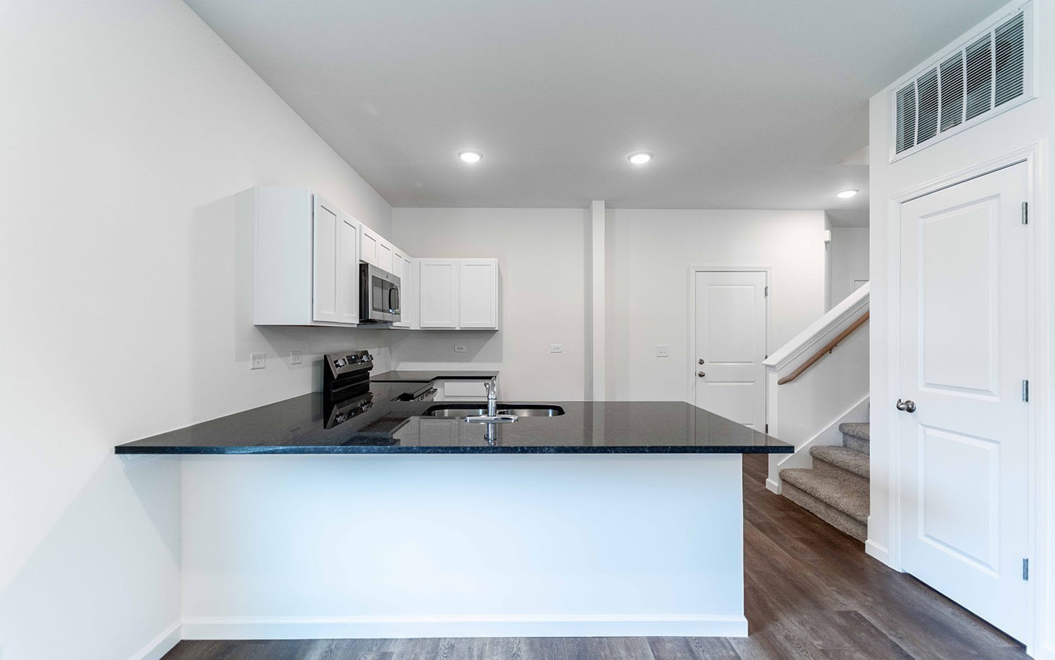 207 Stonehenge Circle Property Photo 5