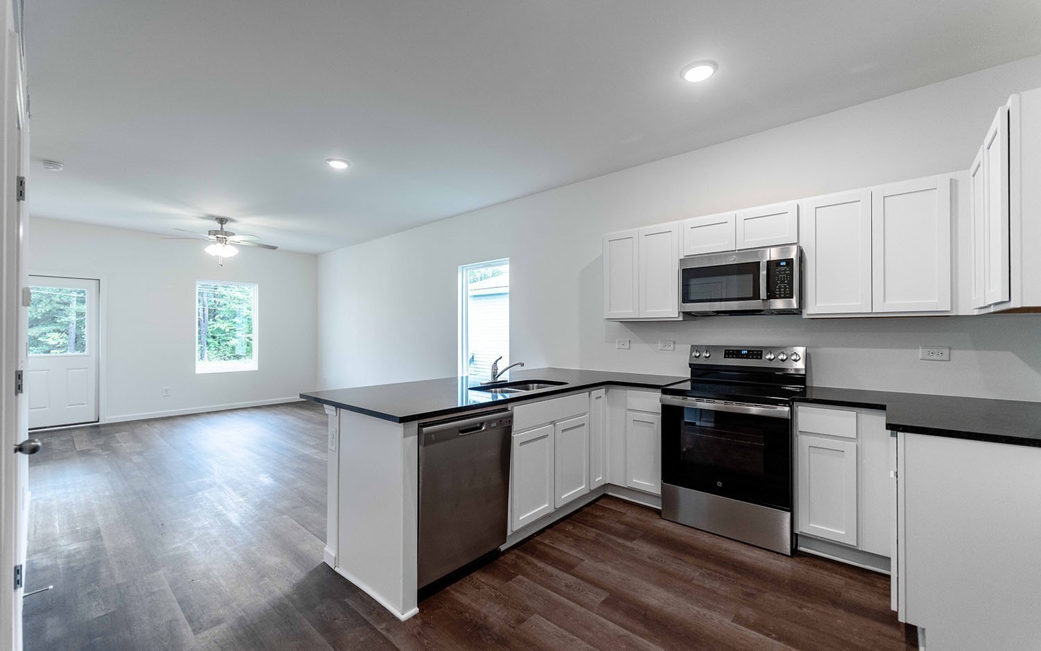 207 Stonehenge Circle Property Photo 6