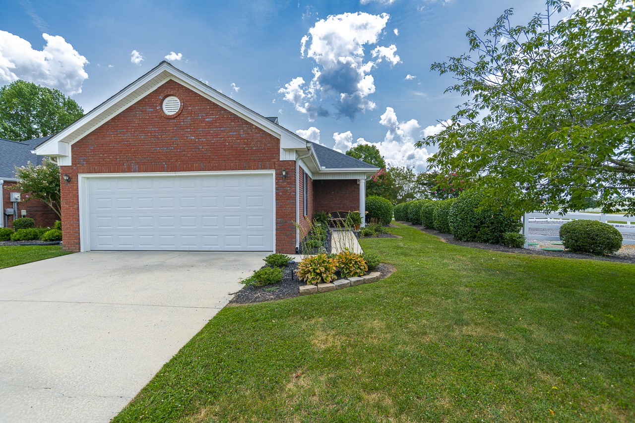 102 Horseshoe Ct Property Photo 6