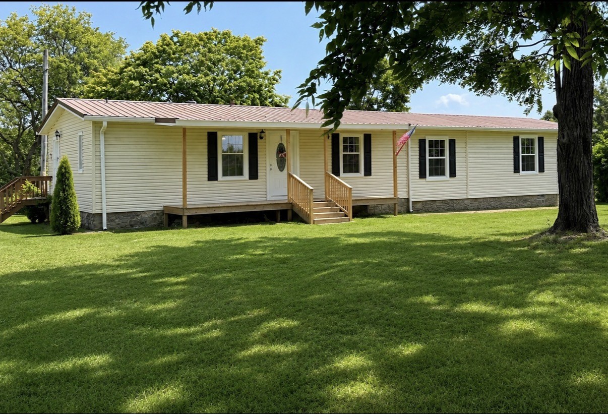 3231 E Stinson Rd Property Photo 1
