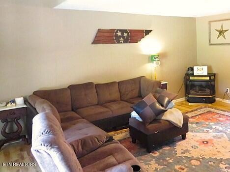 206 Heuer St Property Photo 6