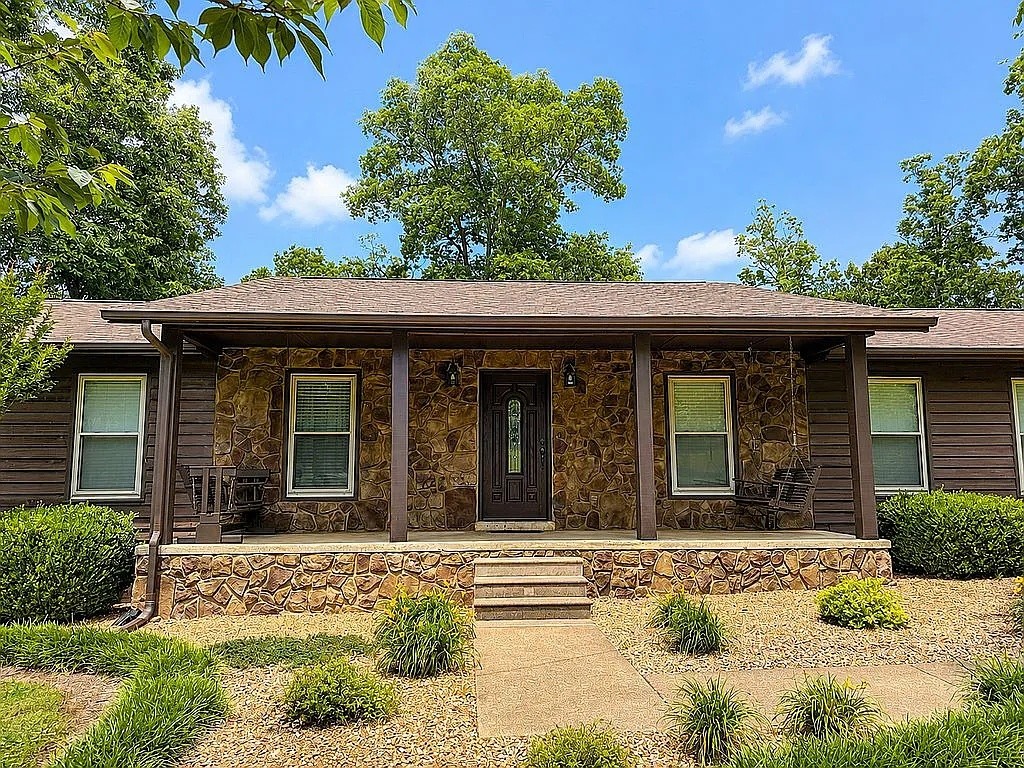 120 Smith Rd Property Photo 3