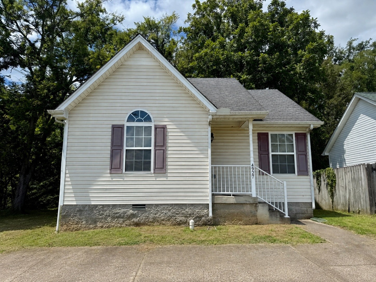 4927 Camborne Cir Property Photo 1