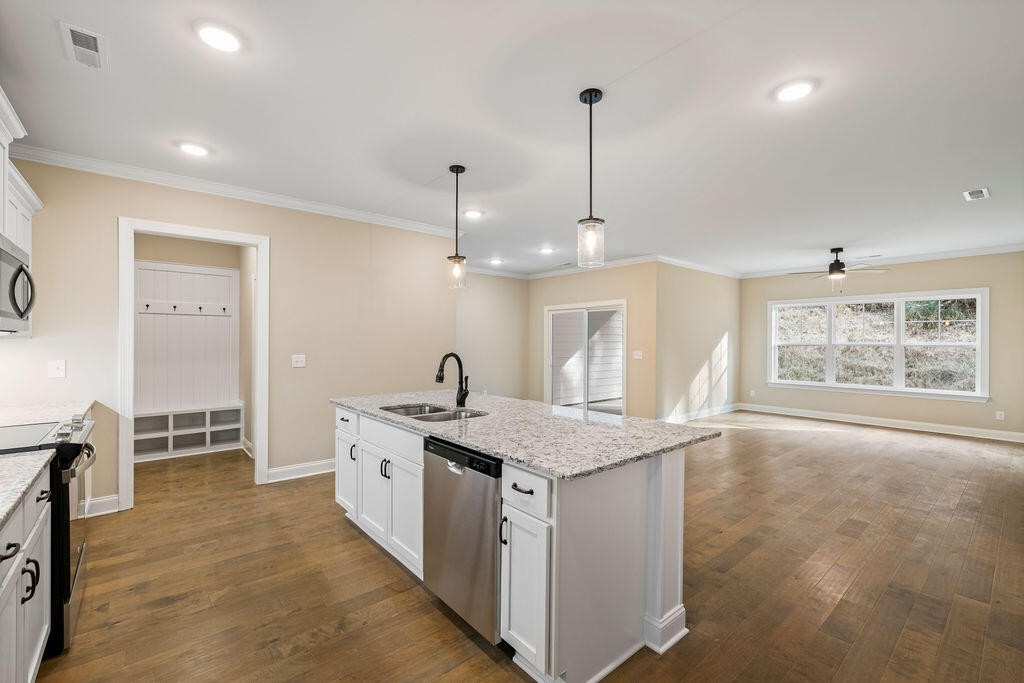 1605 Destiny Drive Property Photo 6