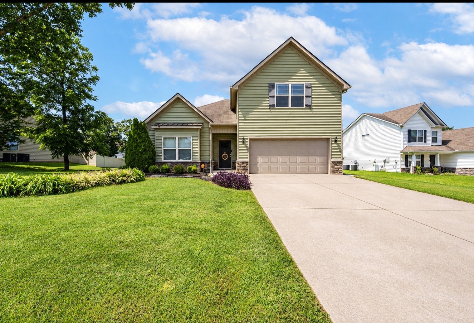813 Silverhill Dr Property Photo 1