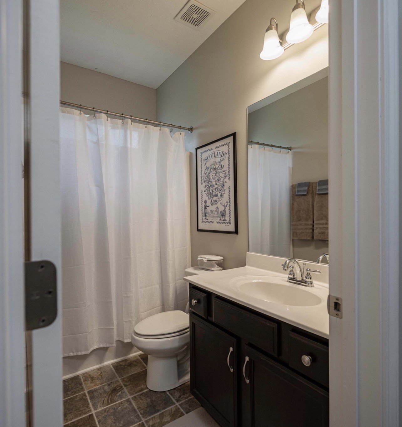 813 Silverhill Dr Property Photo 4