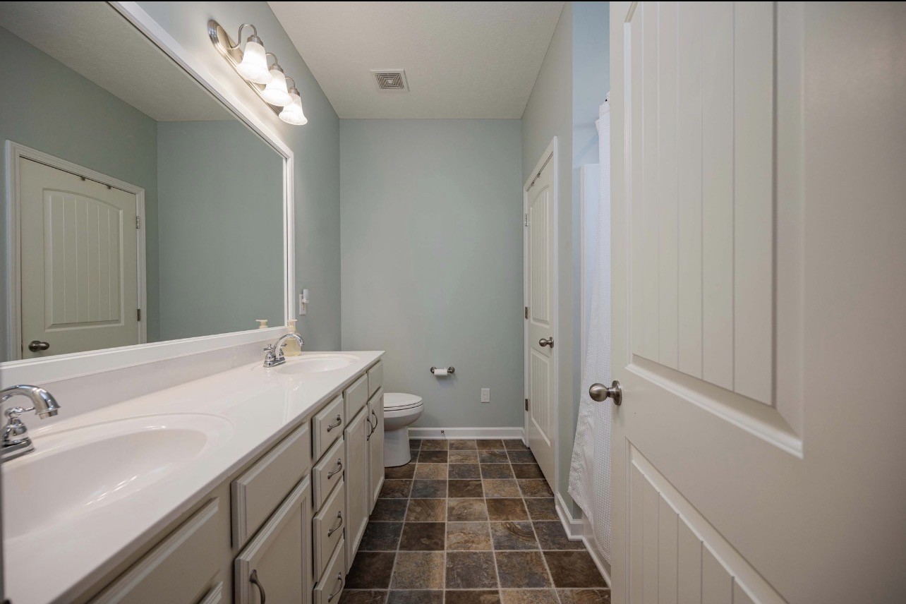 813 Silverhill Dr Property Photo 20