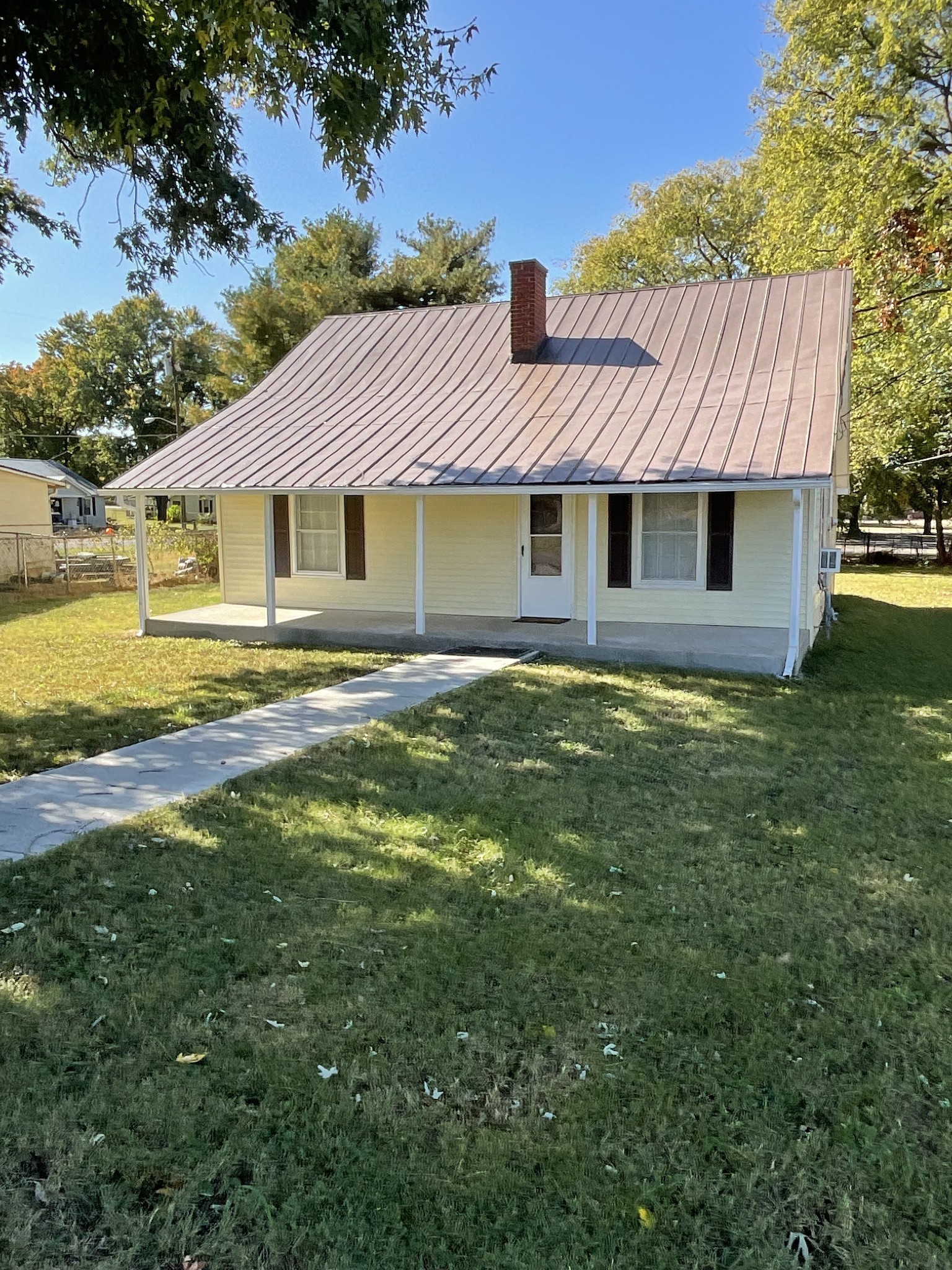 320 S Kings Hwy Property Photo 1