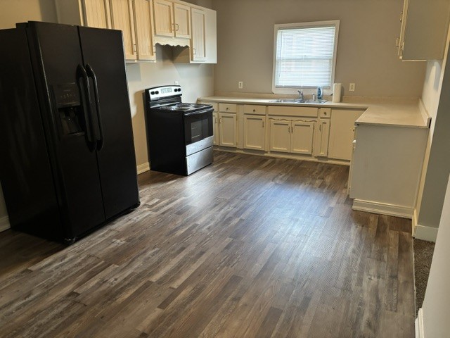 320 S Kings Hwy Property Photo 4