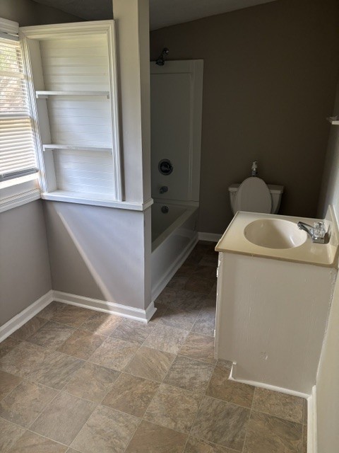 320 S Kings Hwy Property Photo 8
