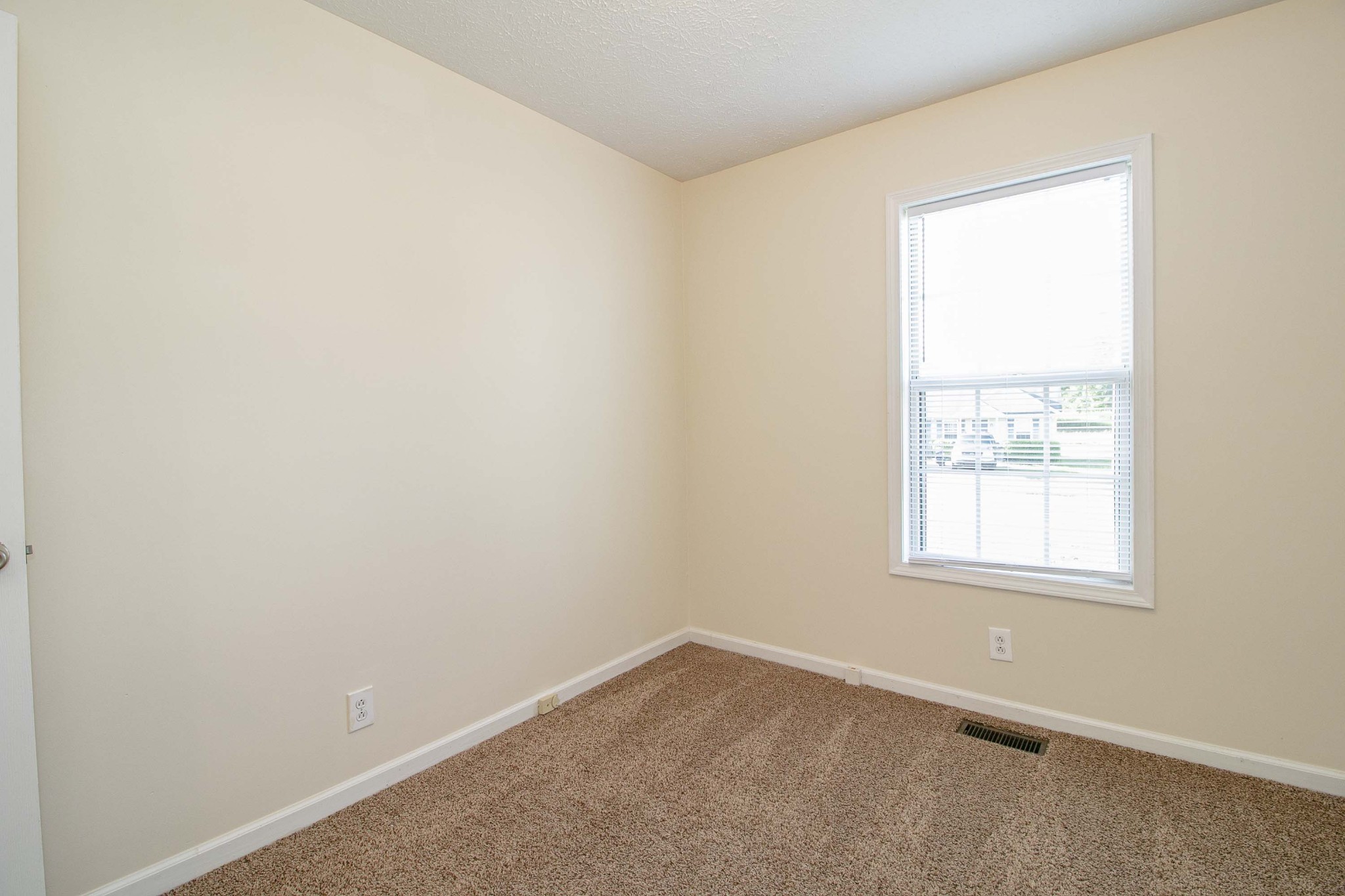 1613 Hannibal Dr Property Photo 15