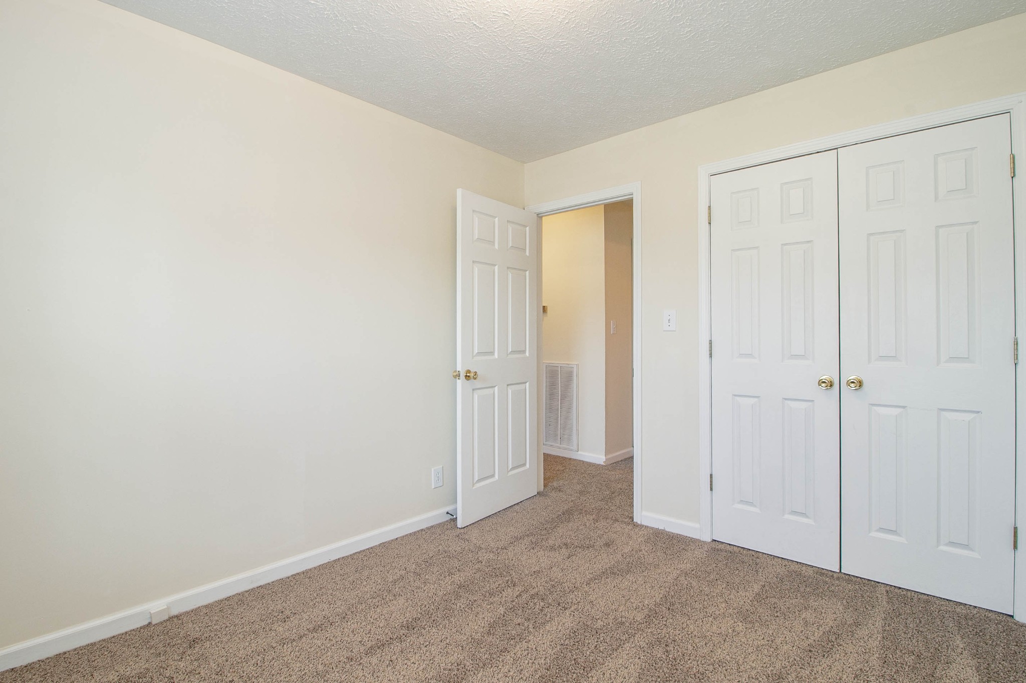 1613 Hannibal Dr Property Photo 20