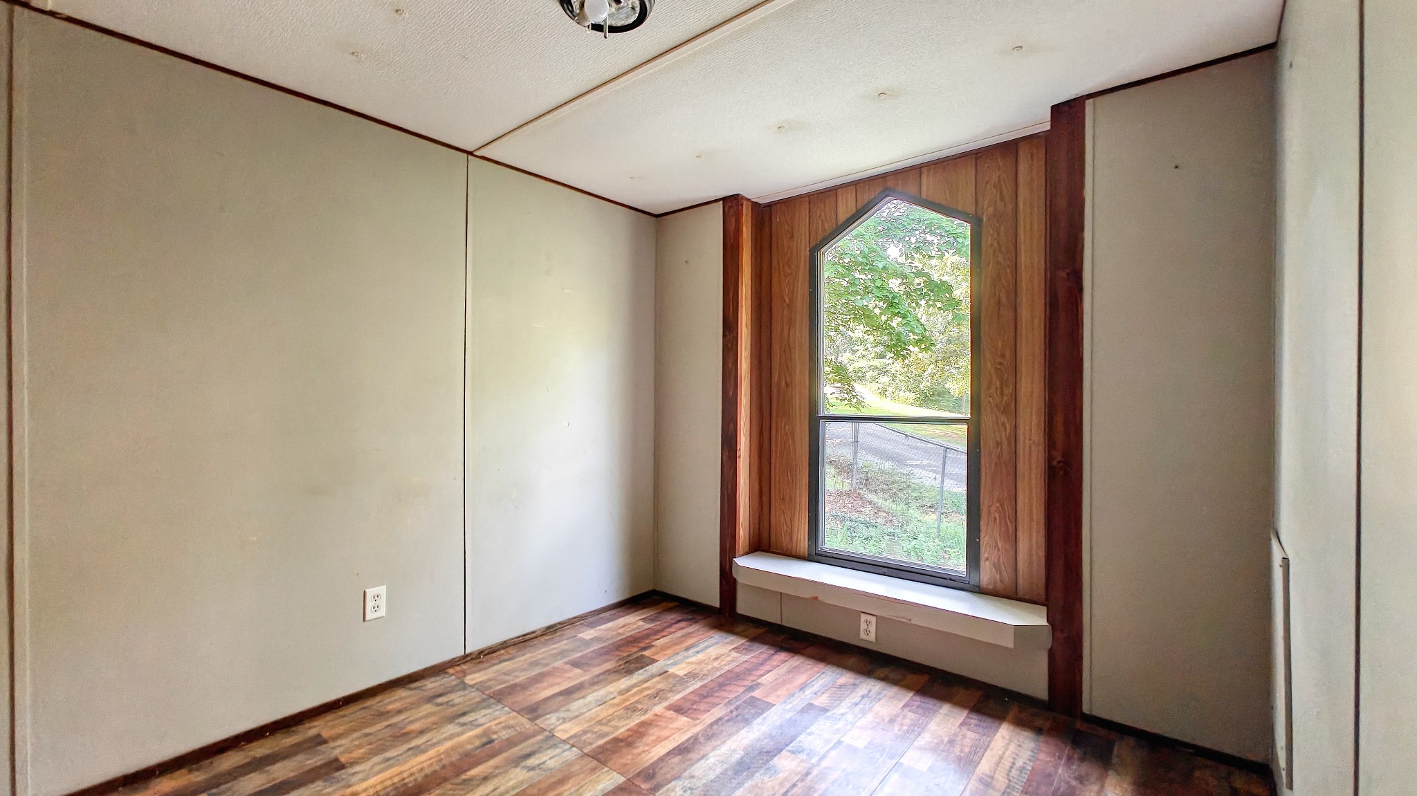 25 Jones Loop Property Photo 15