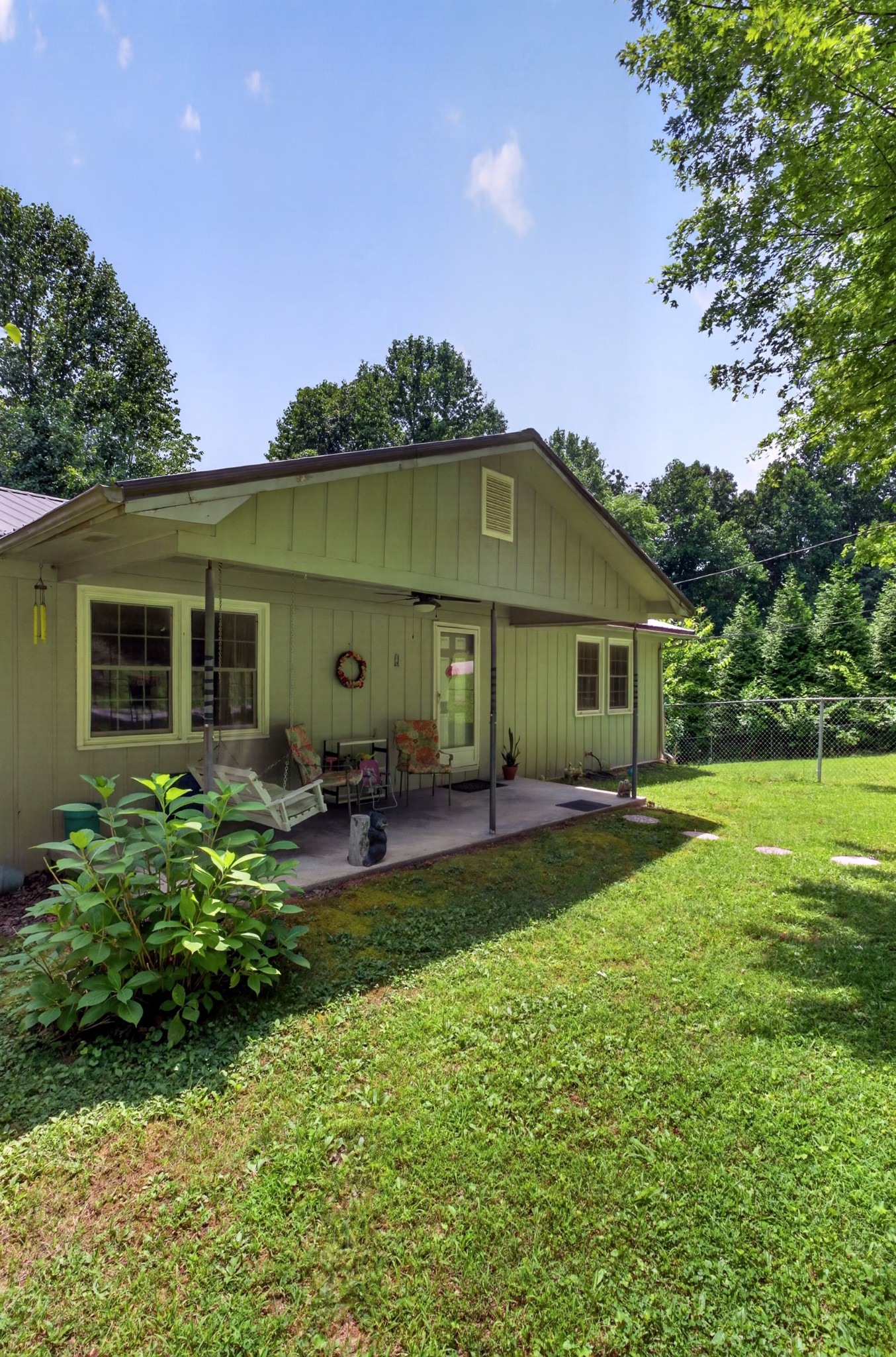 582 Spencer Dr Property Photo 3