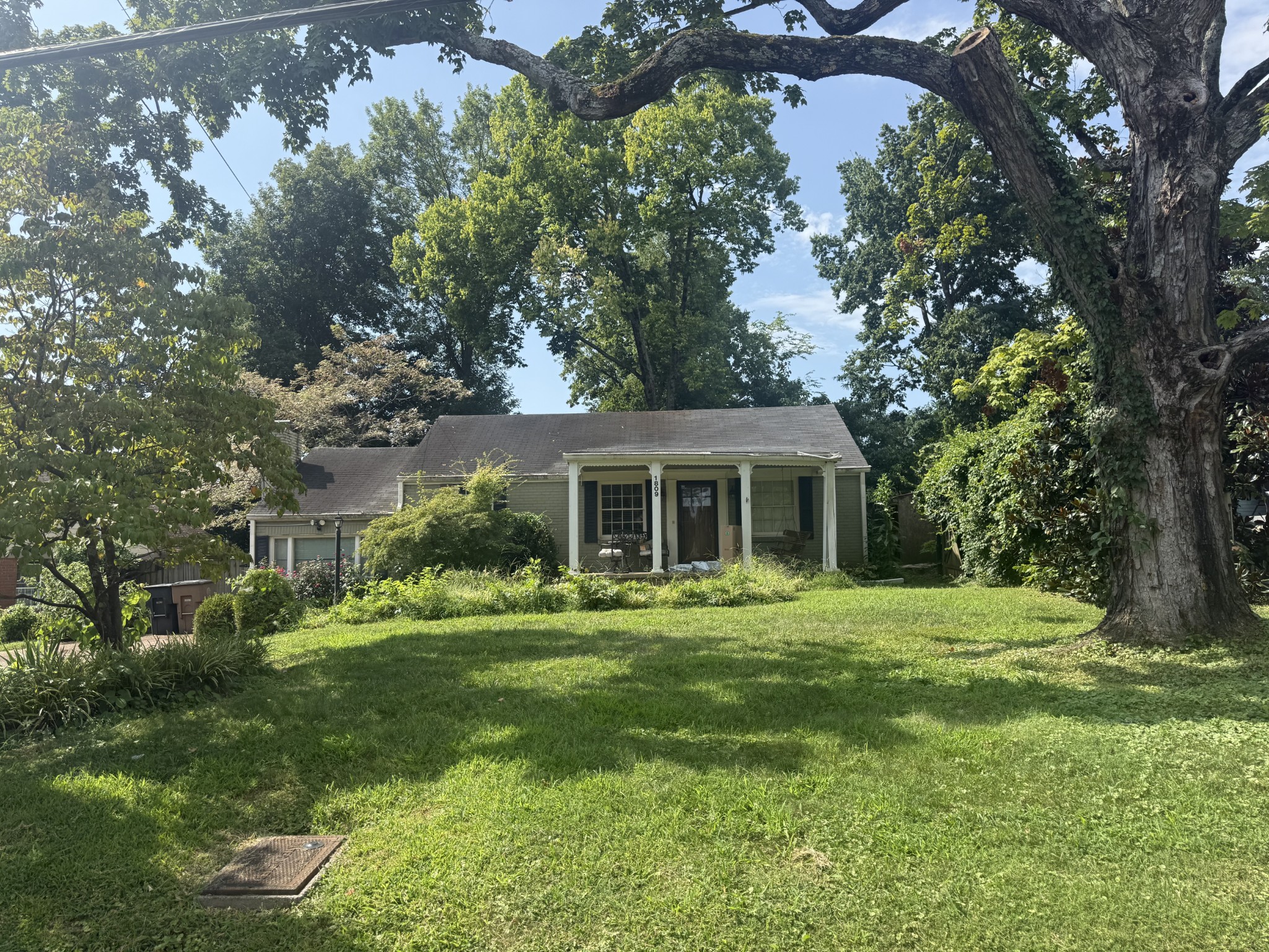 1809 Shackleford Rd Property Photo 1