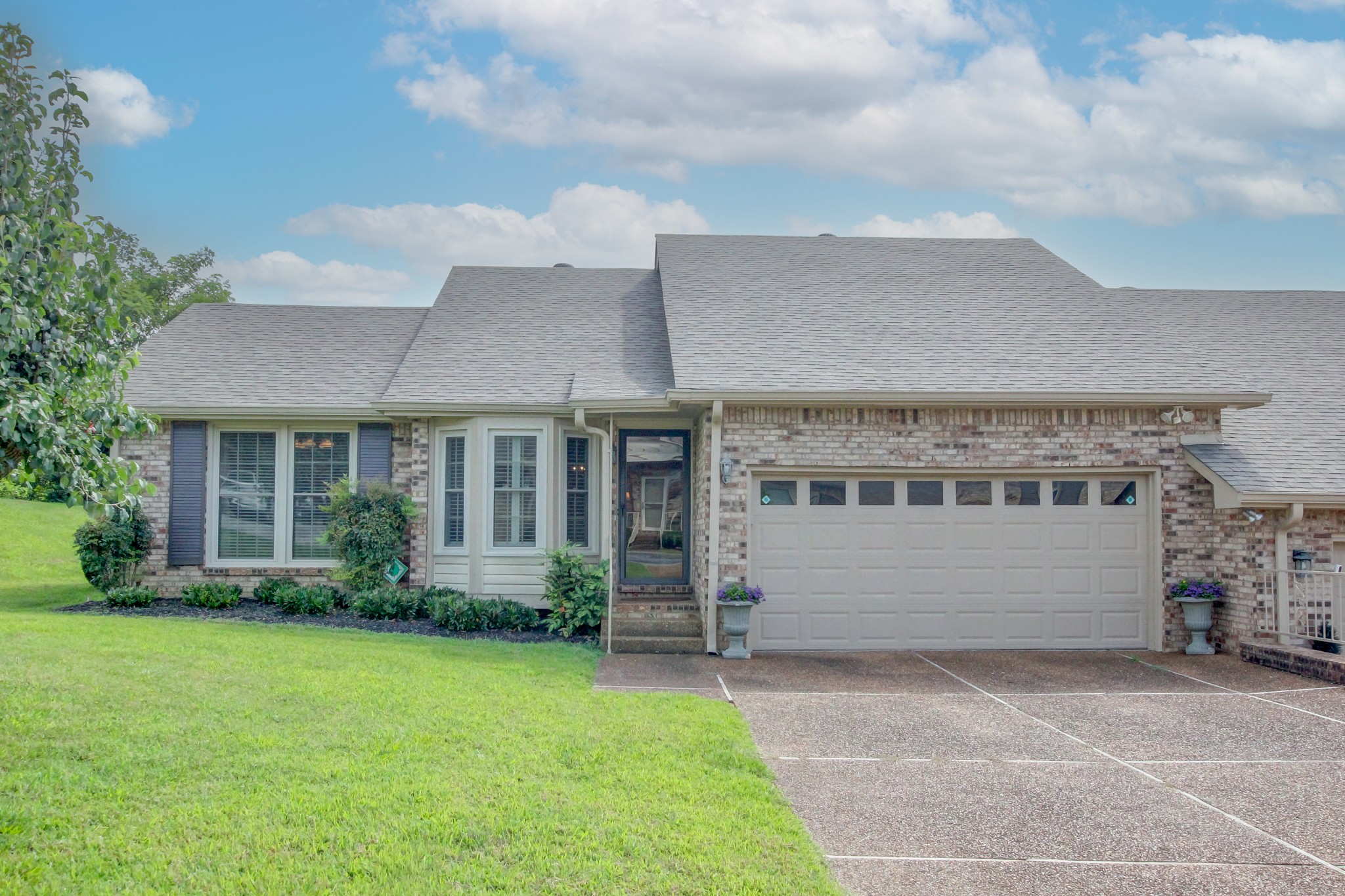 1818 Memorial Dr Property Photo 3