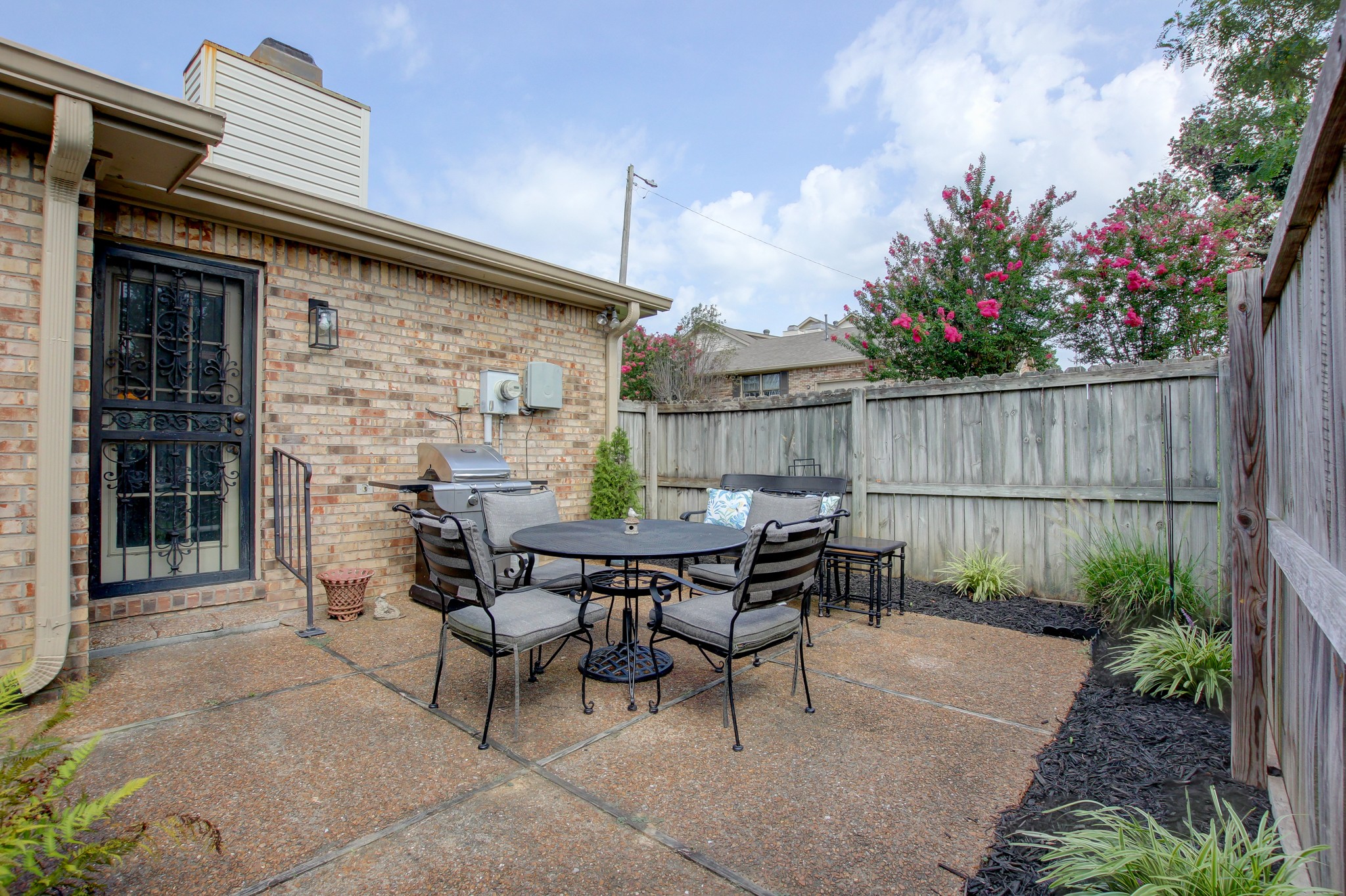 1818 Memorial Dr Property Photo 45