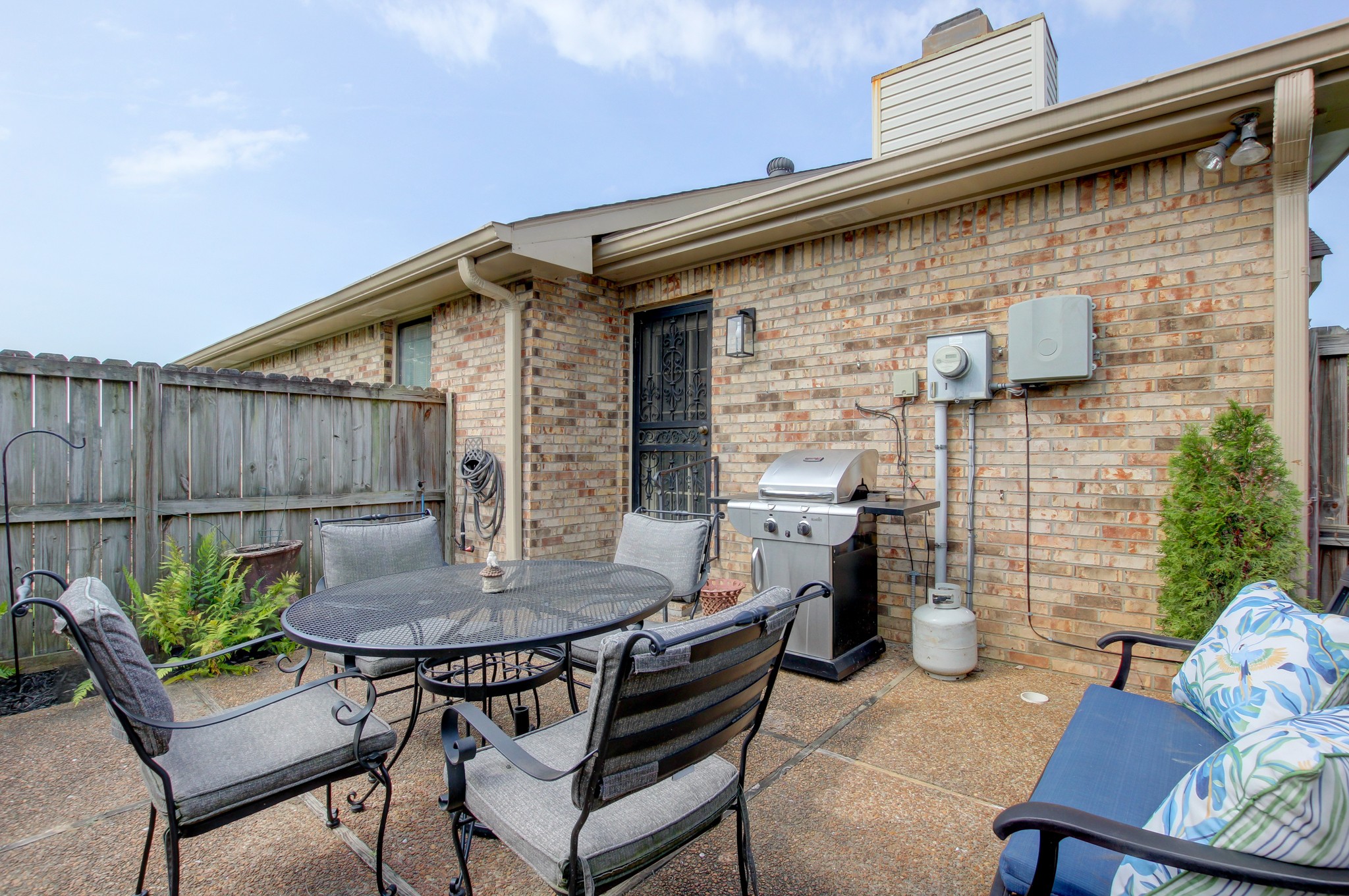 1818 Memorial Dr Property Photo 46