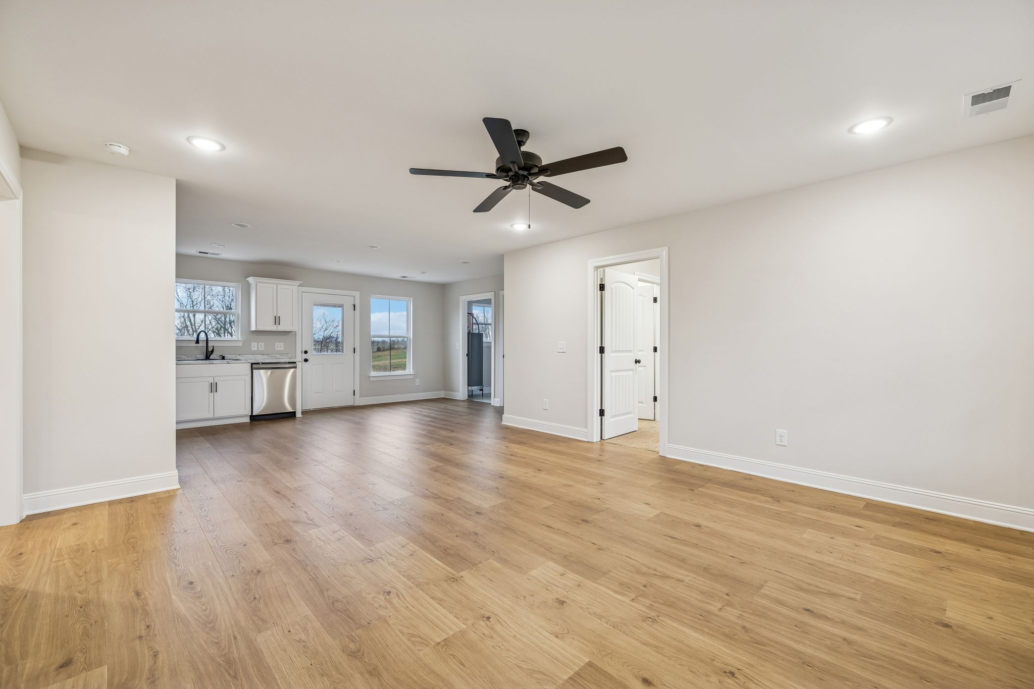 1073 Landing Lane Property Photo 8