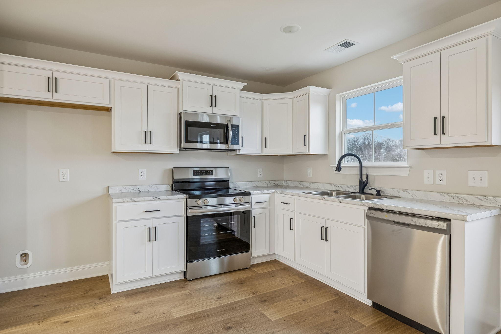 1073 Landing Lane Property Photo 10