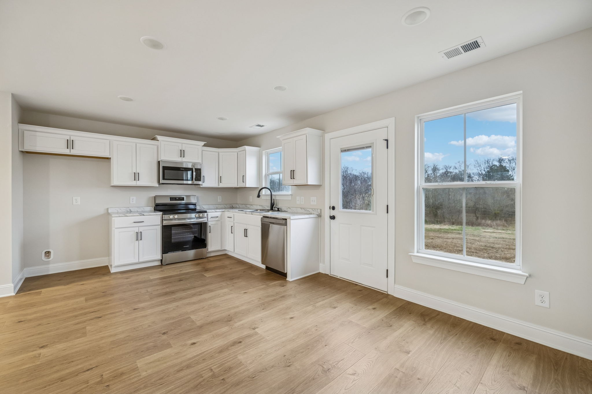1073 Landing Lane Property Photo 12