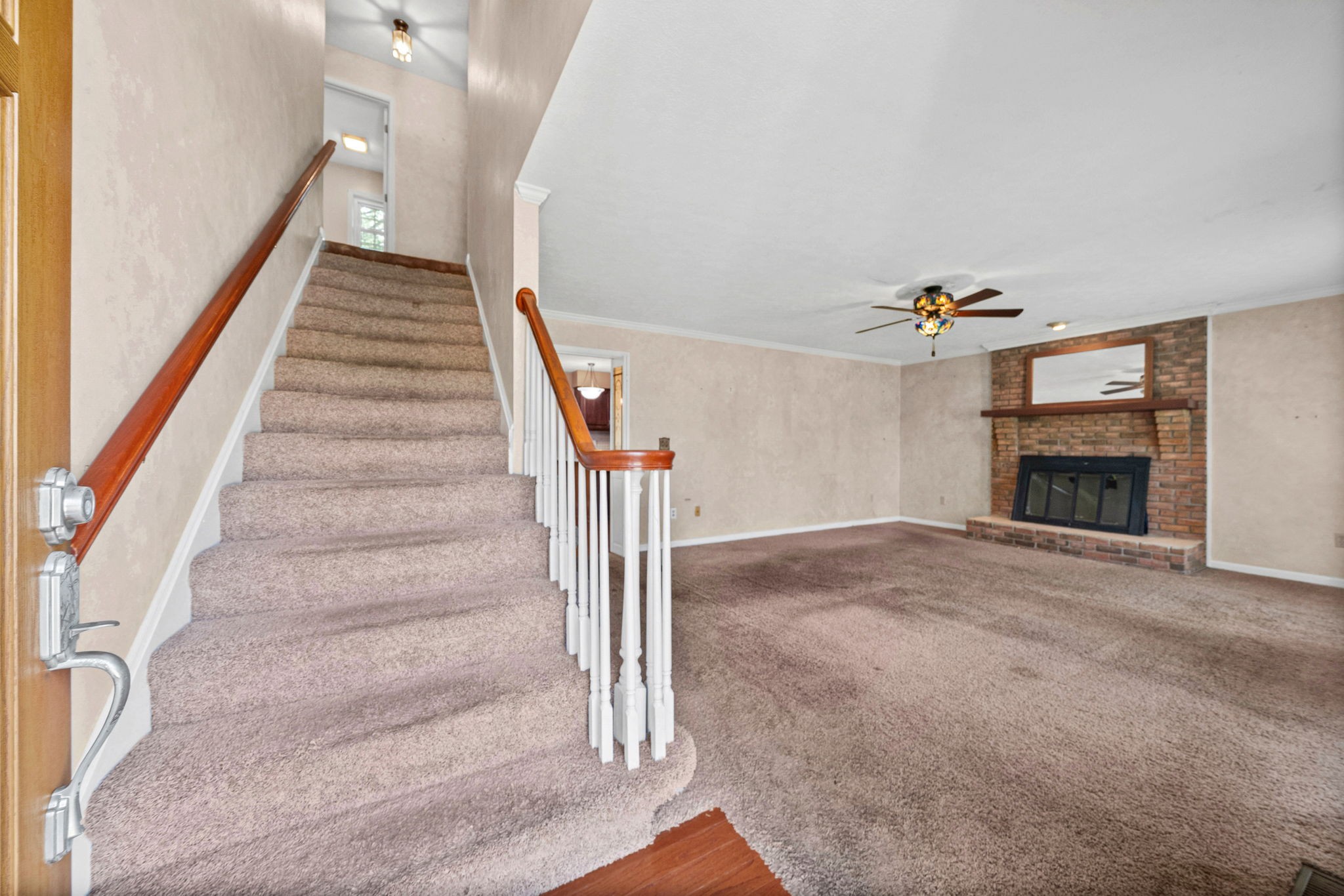 405 Hunter Pl Property Photo 4